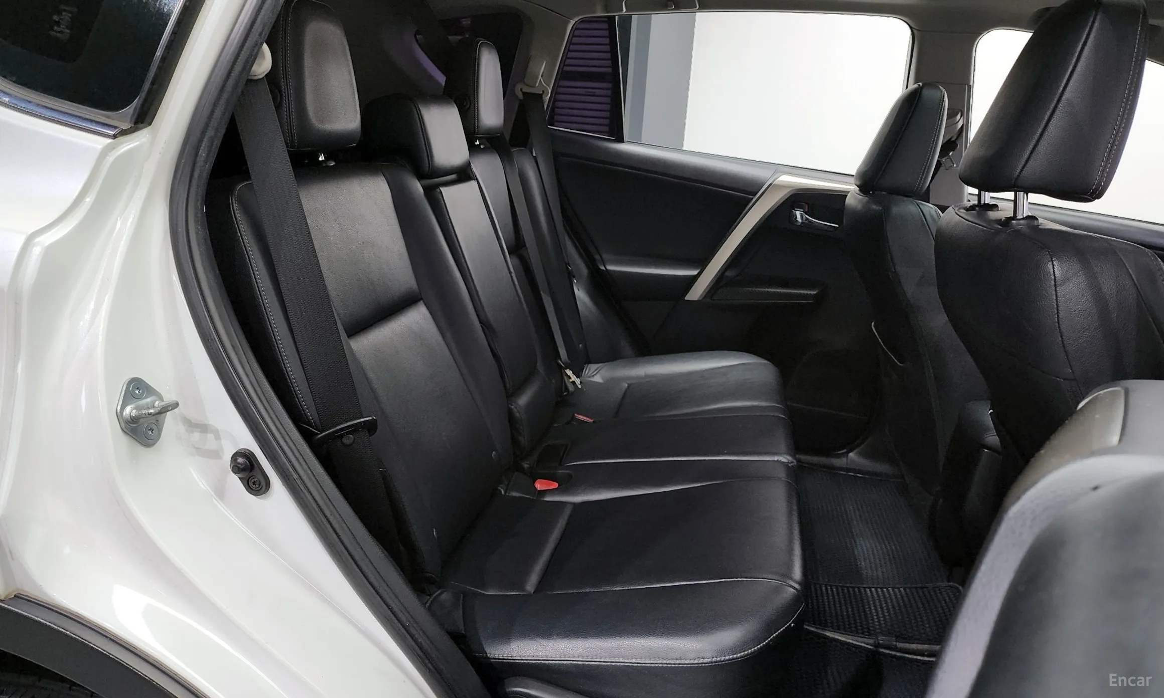 Toyota RAV4 превью 12
