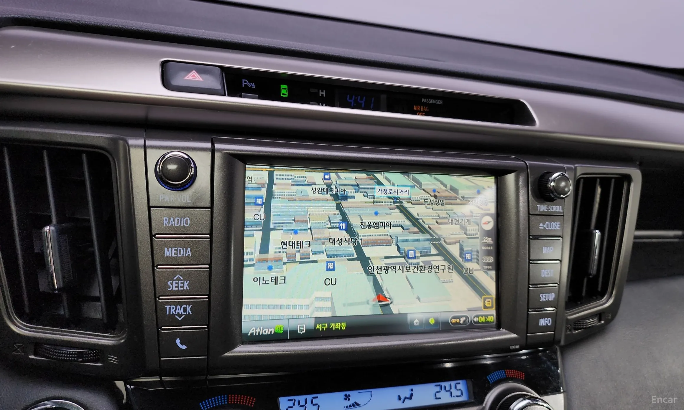 Toyota RAV4 превью 14