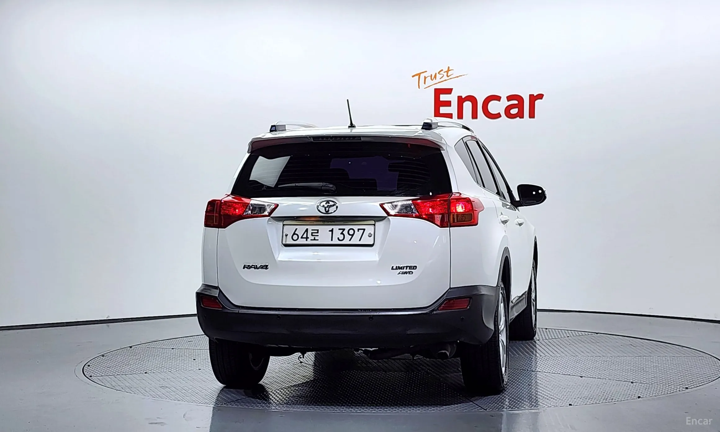 Toyota RAV4 превью 4