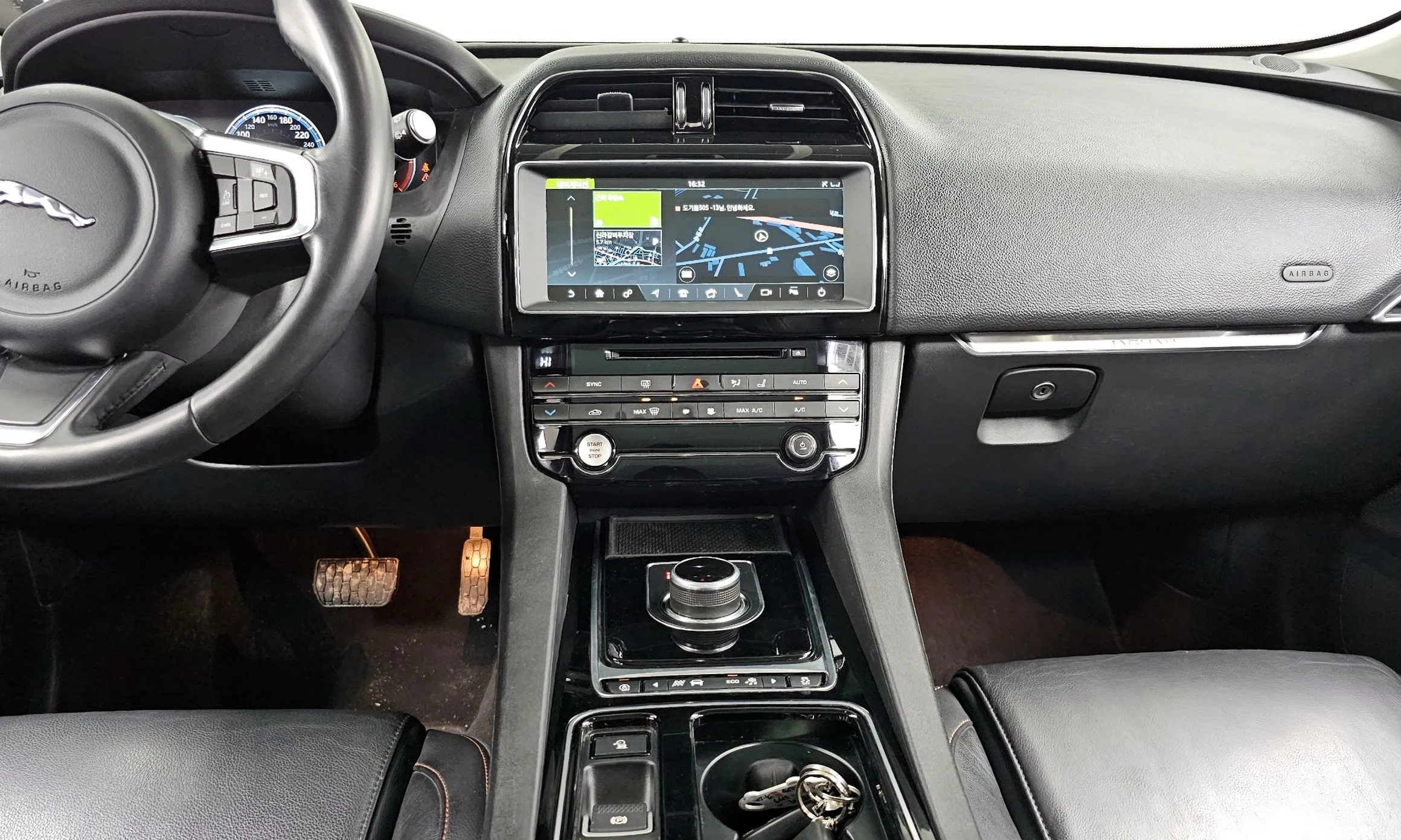 Jaguar F-PACE превью 14