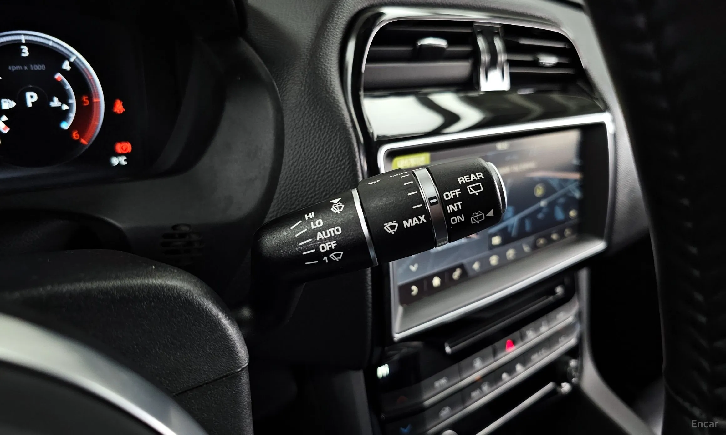 Jaguar F-PACE превью 16