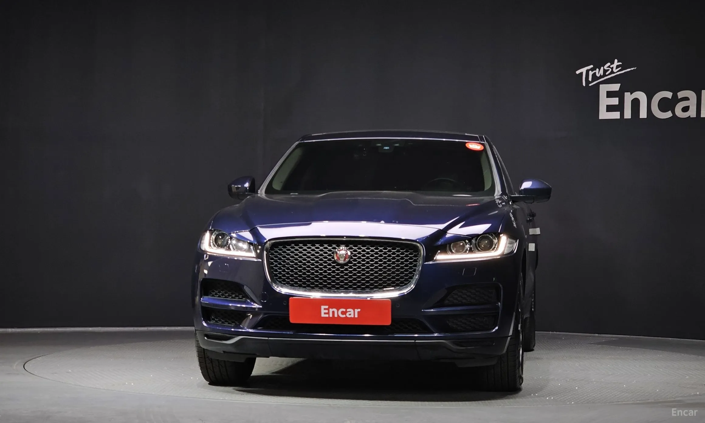 Jaguar F-PACE превью 3