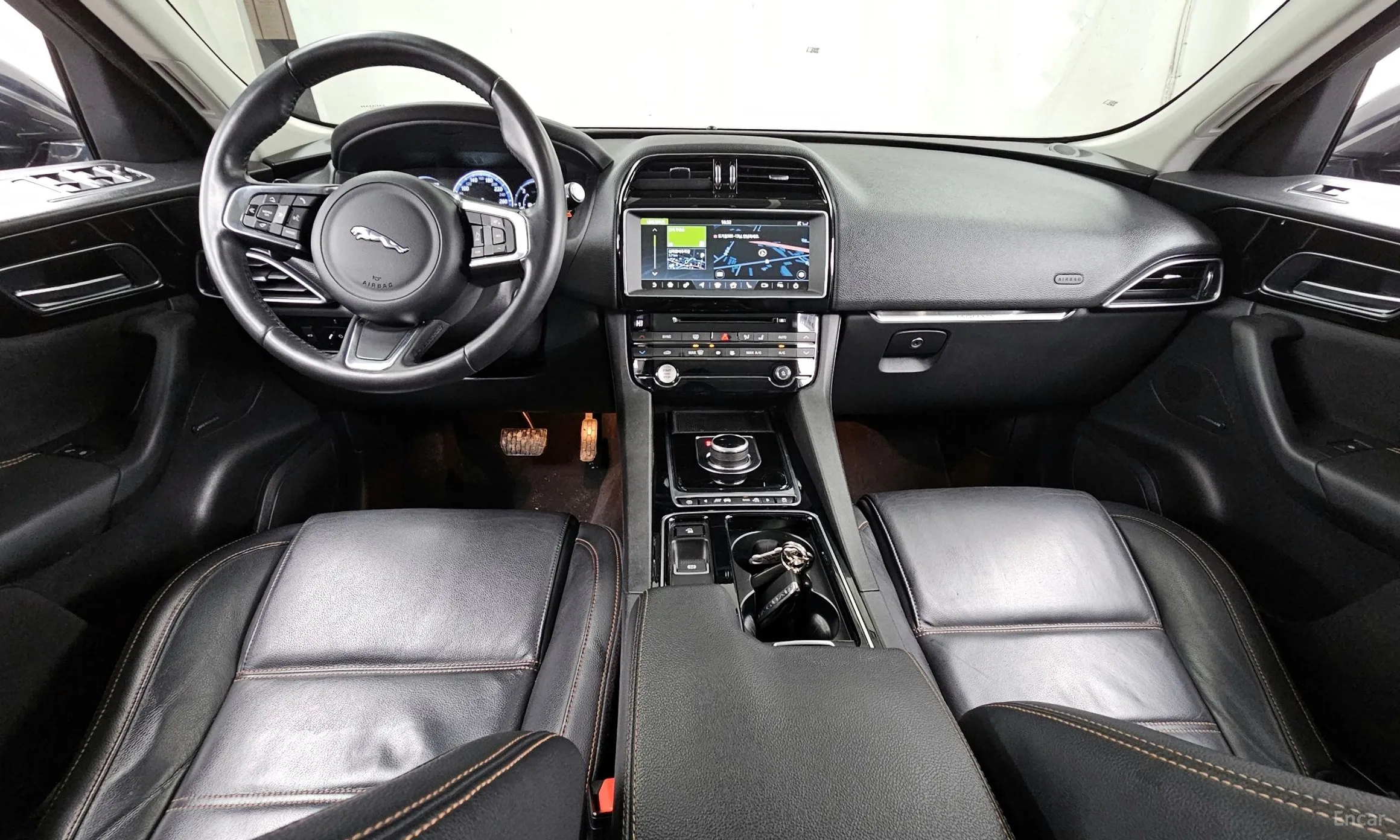 Jaguar F-PACE превью 7