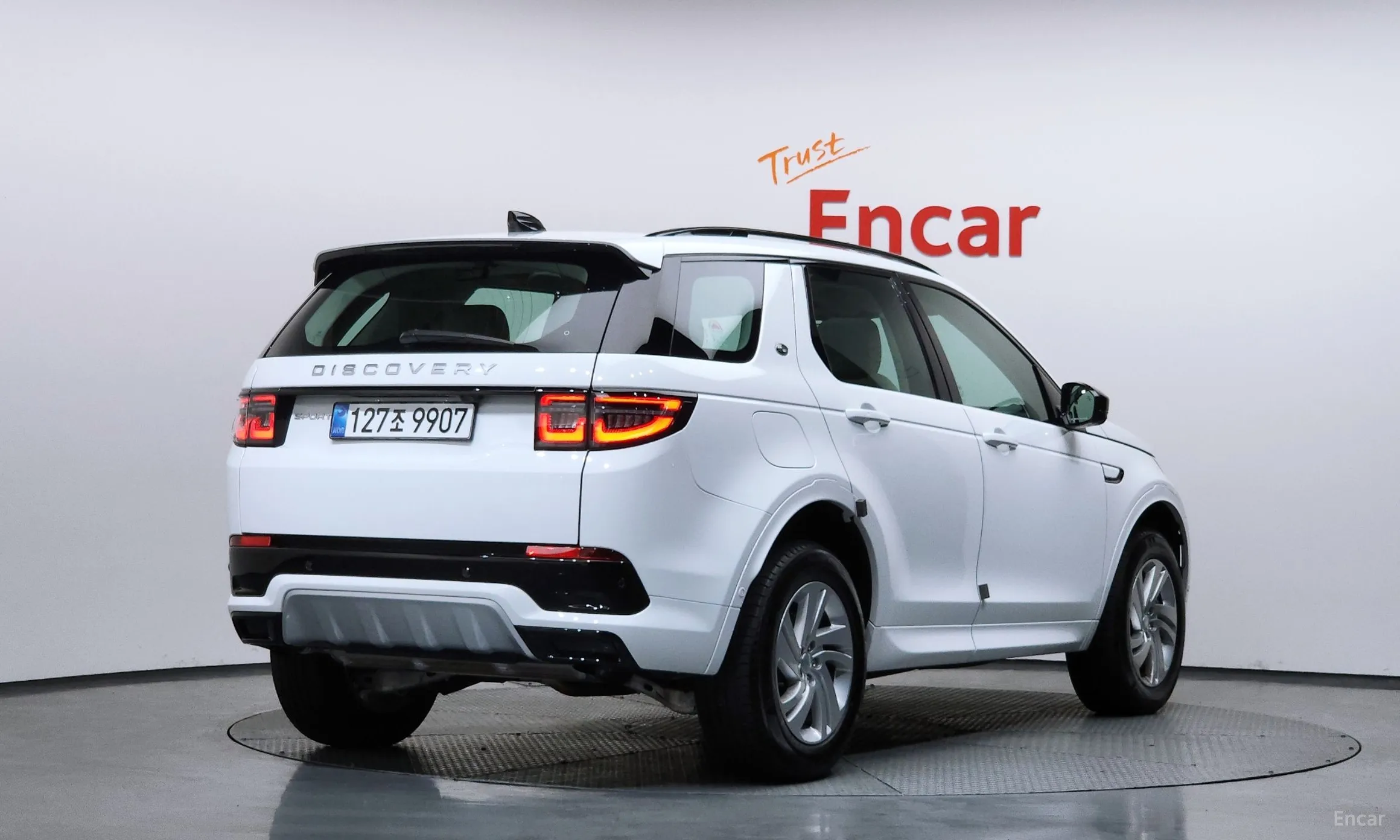 Land Rover Discovery Sports превью 2