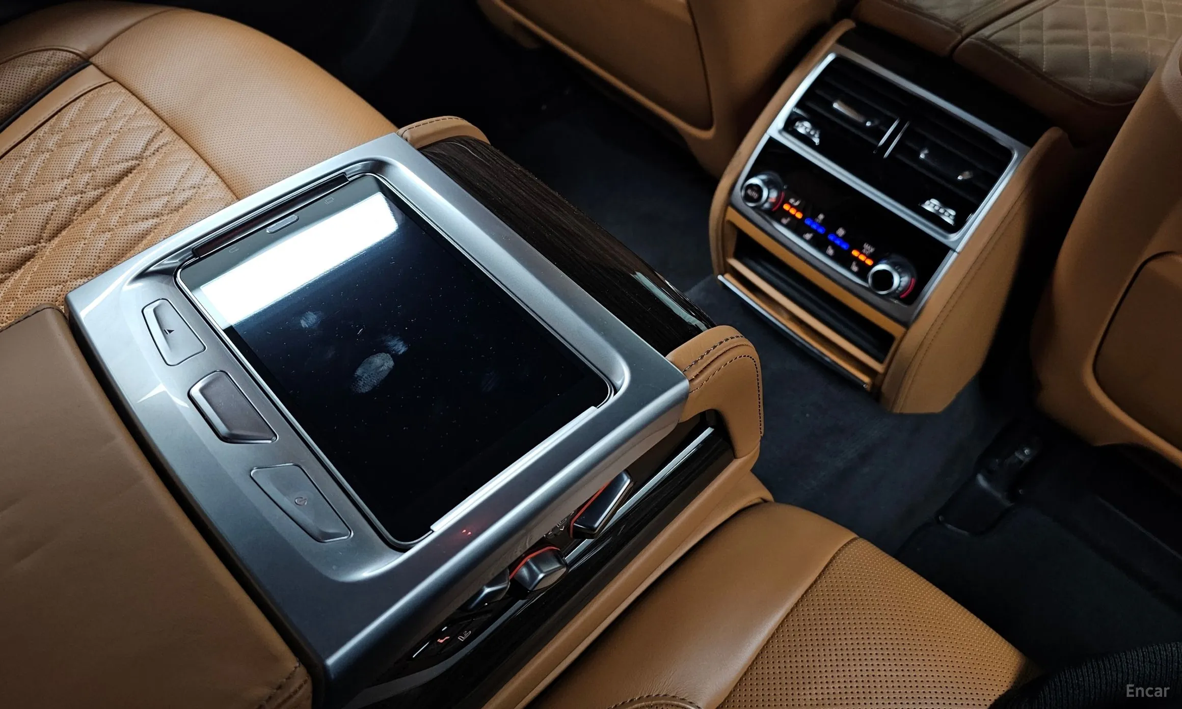 BMW 7 Series (G11) превью 18