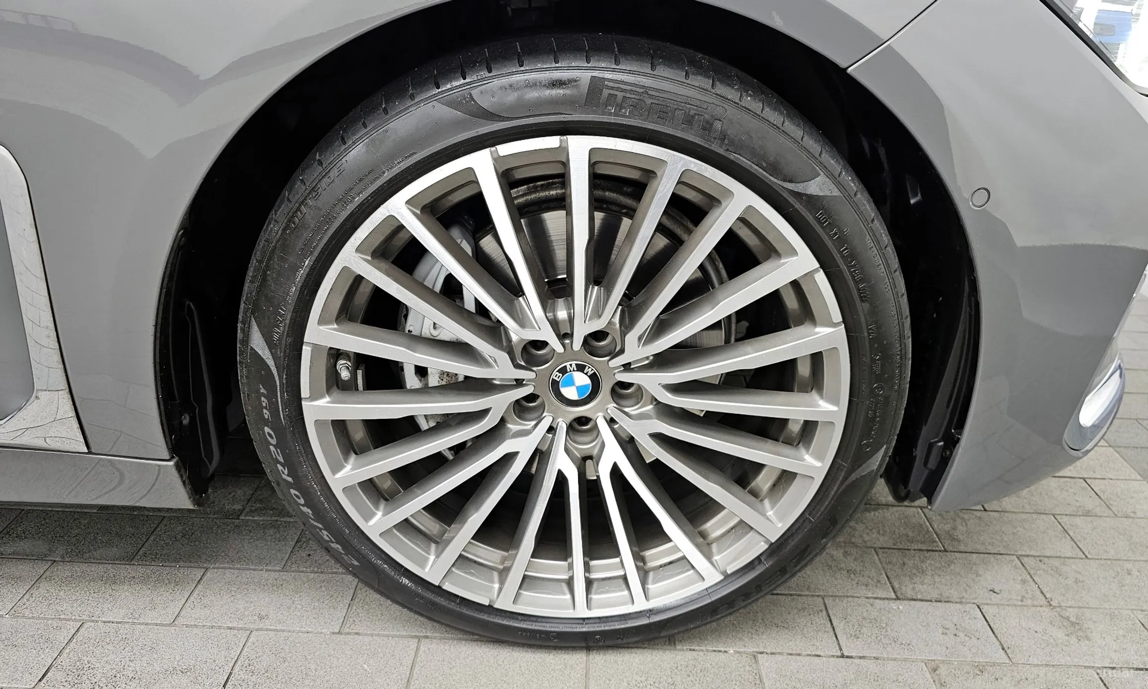 BMW 7 Series (G11) превью 5