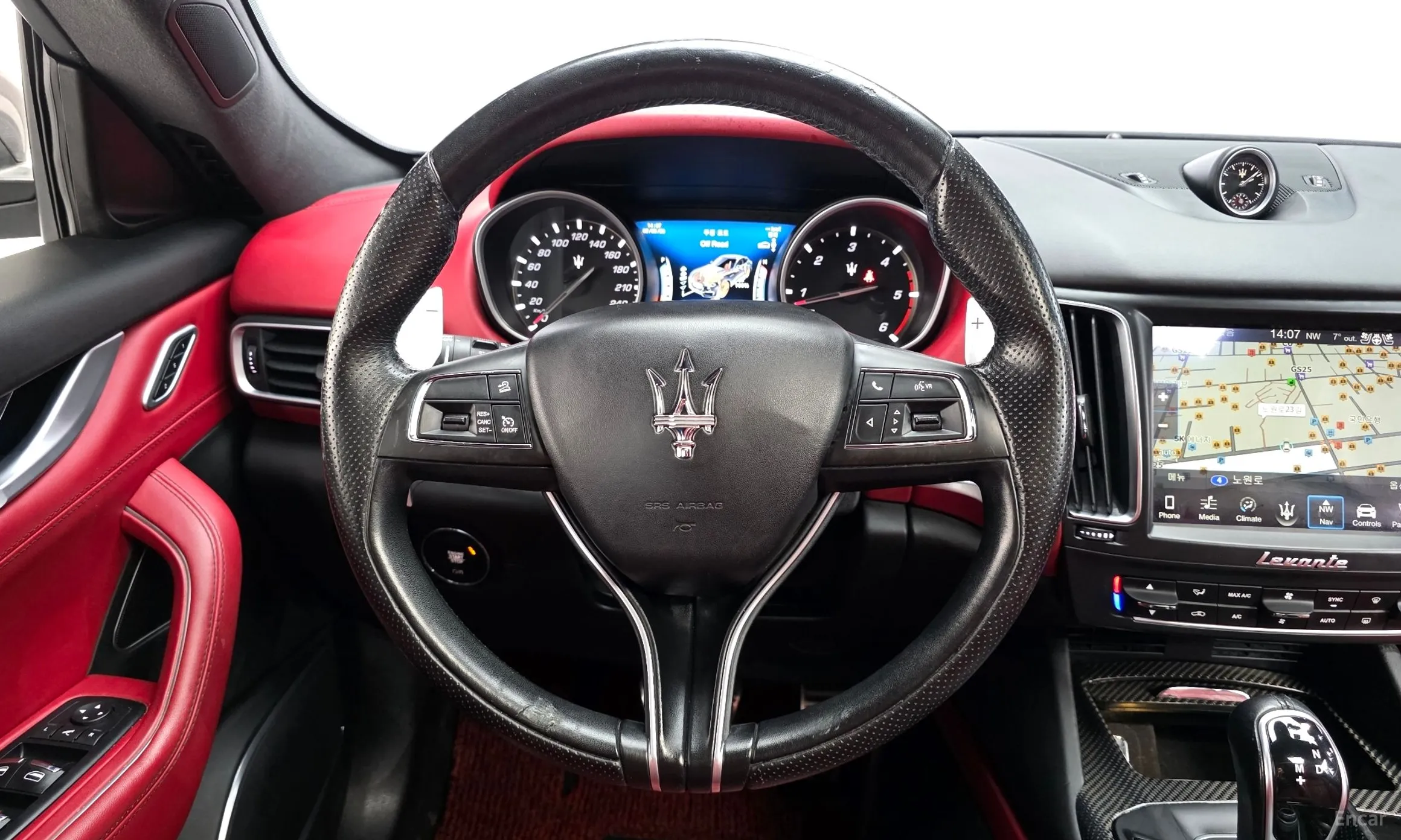 Maserati Levante превью 13