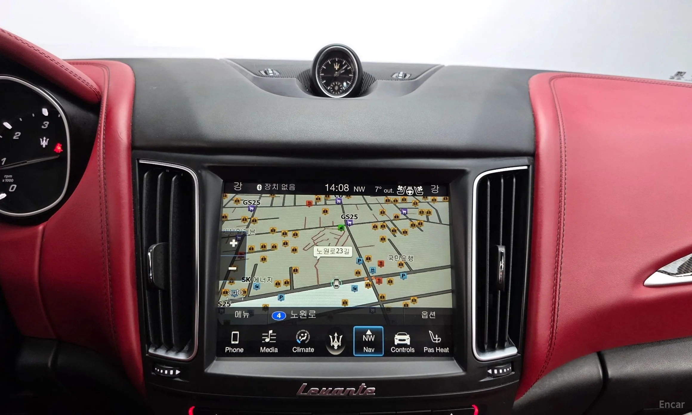 Maserati Levante превью 15
