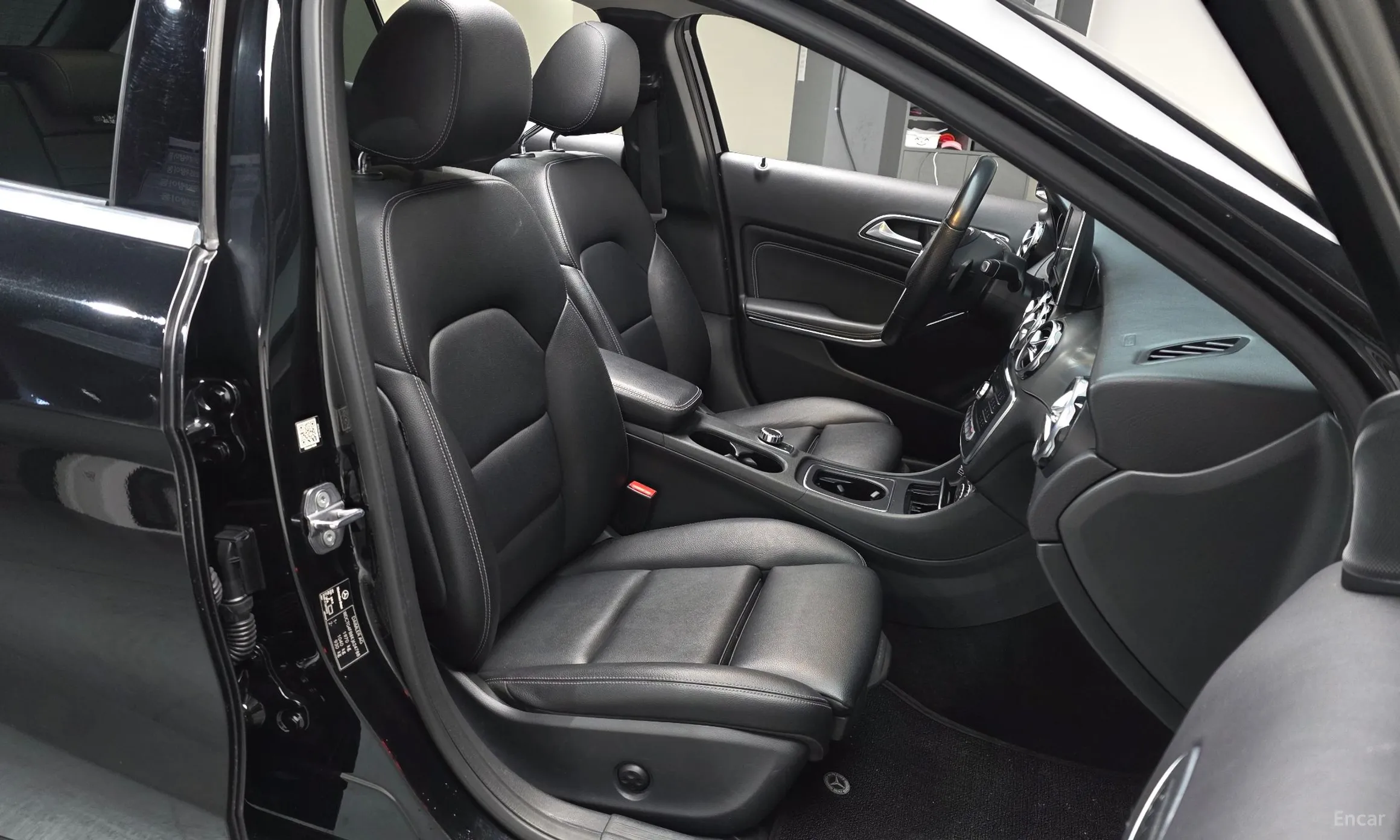 Mercedes Benz GLA-Class X156 превью 10