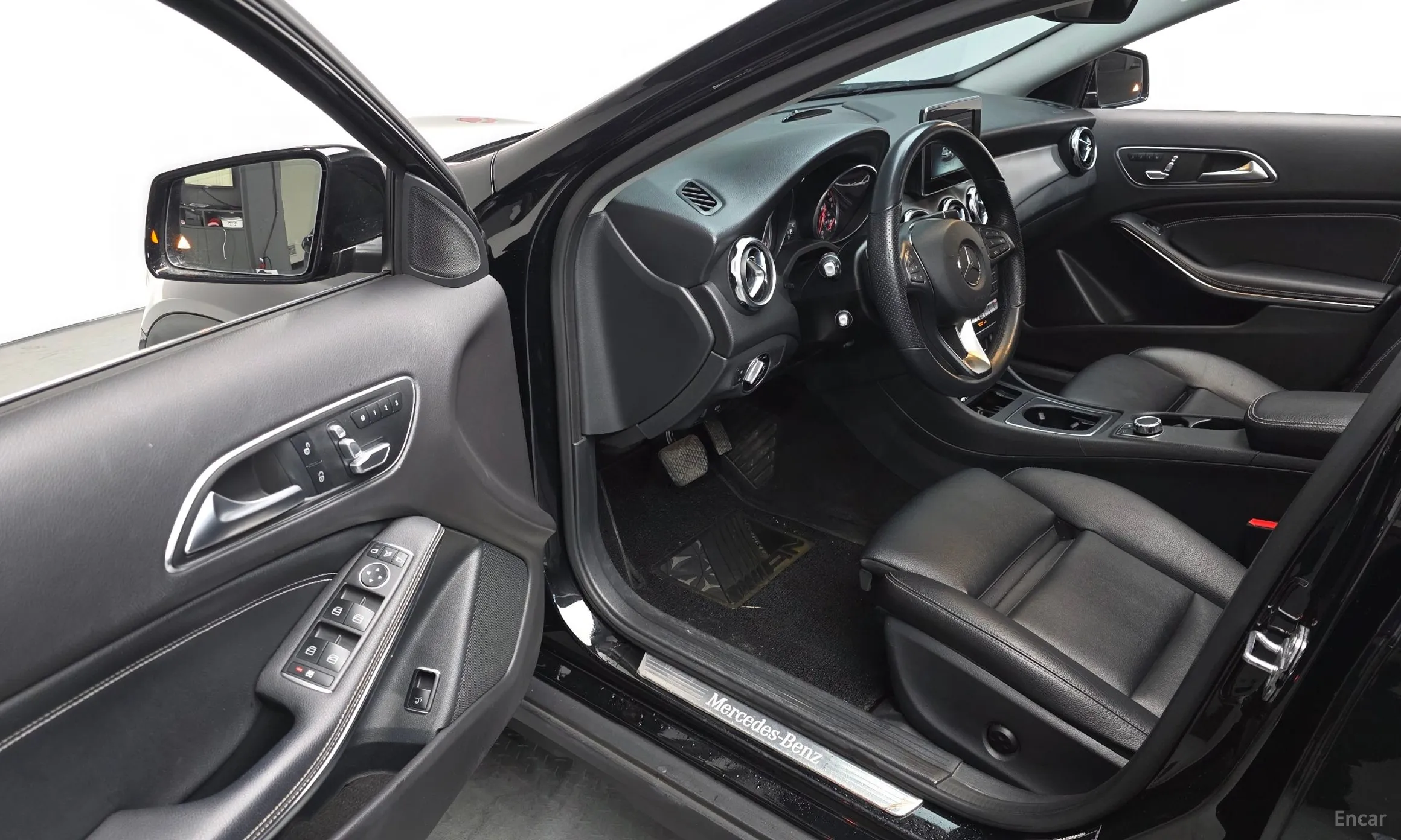 Mercedes Benz GLA-Class X156 превью 11