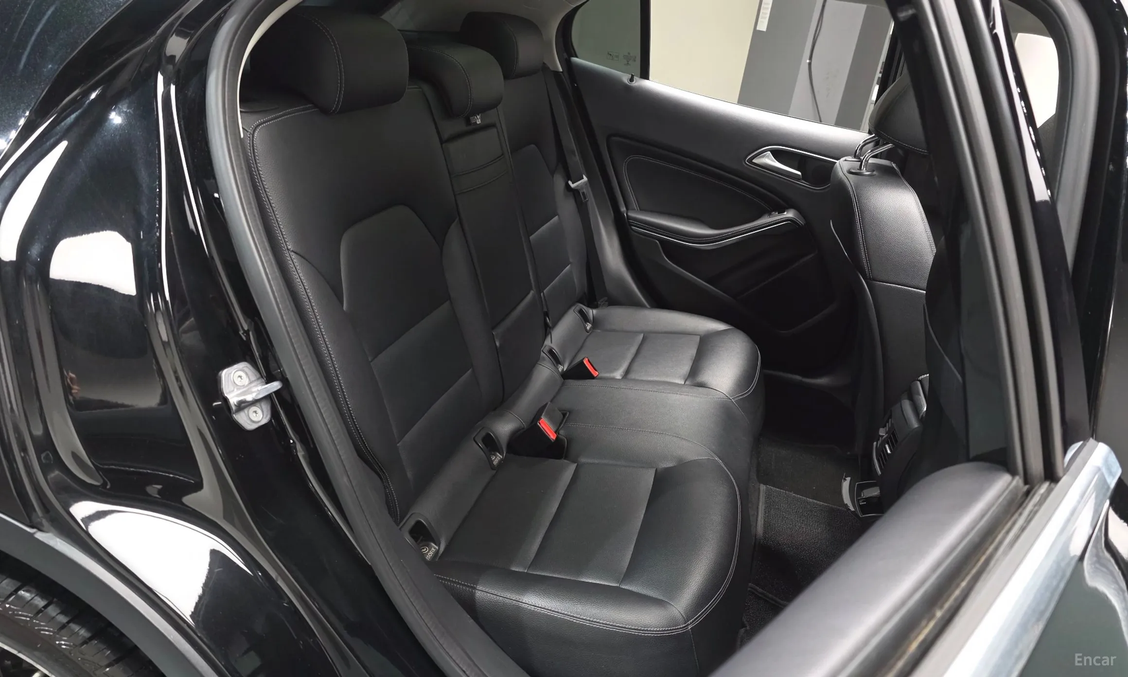 Mercedes Benz GLA-Class X156 превью 12