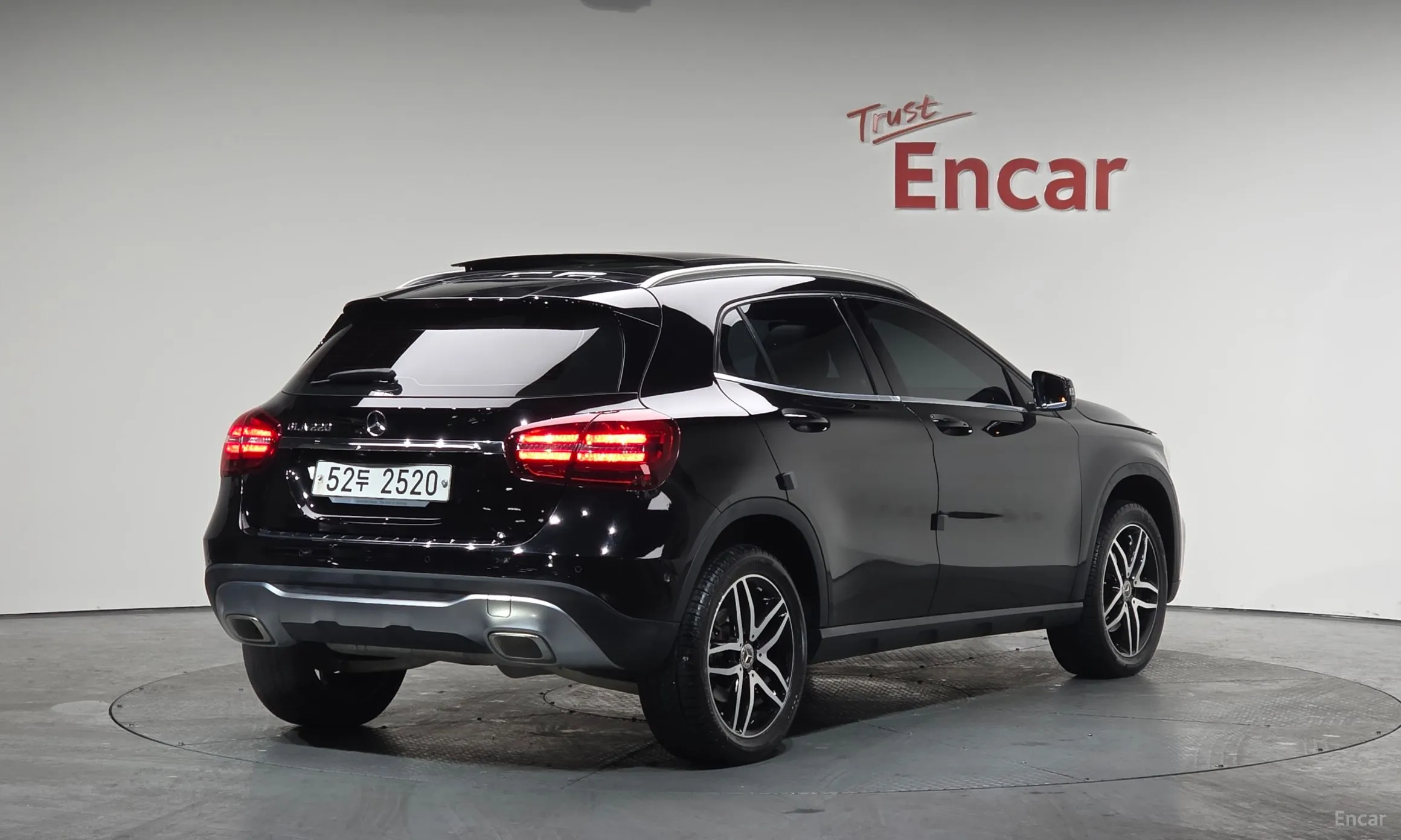 Mercedes Benz GLA-Class X156