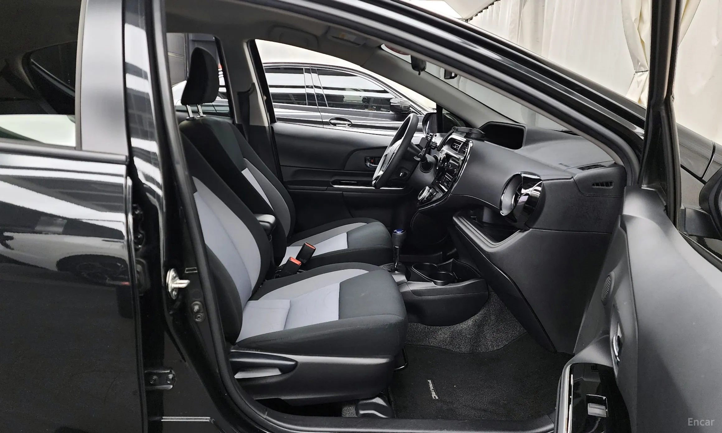 Toyota Prius C превью 11