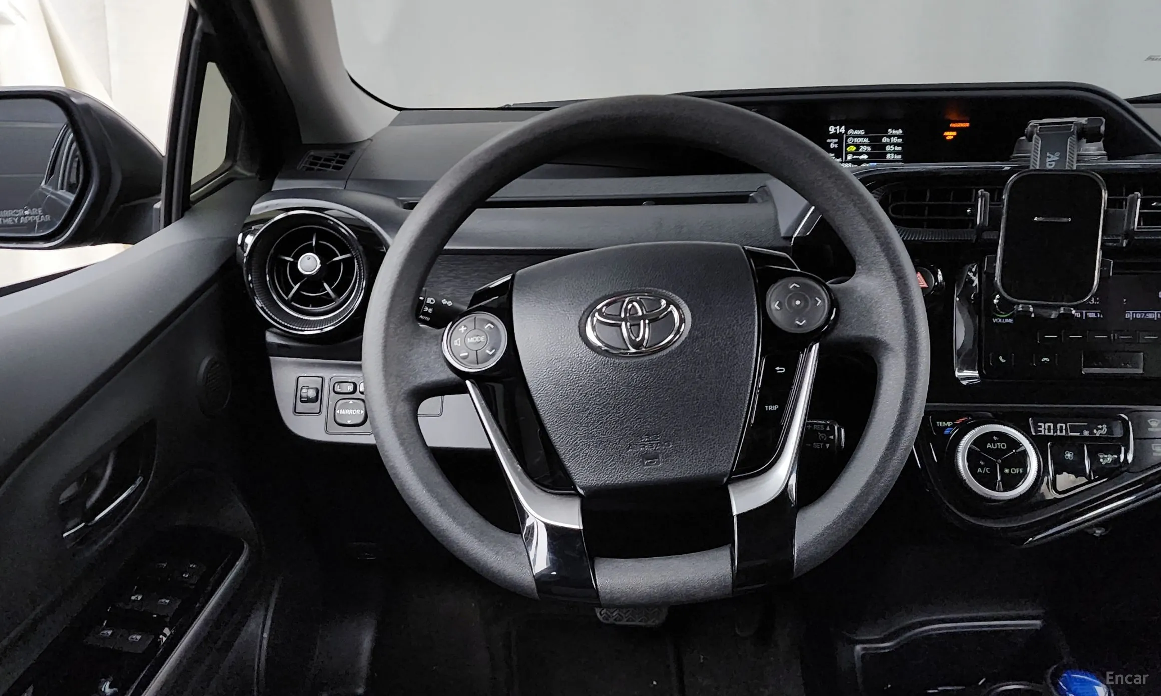 Toyota Prius C превью 13