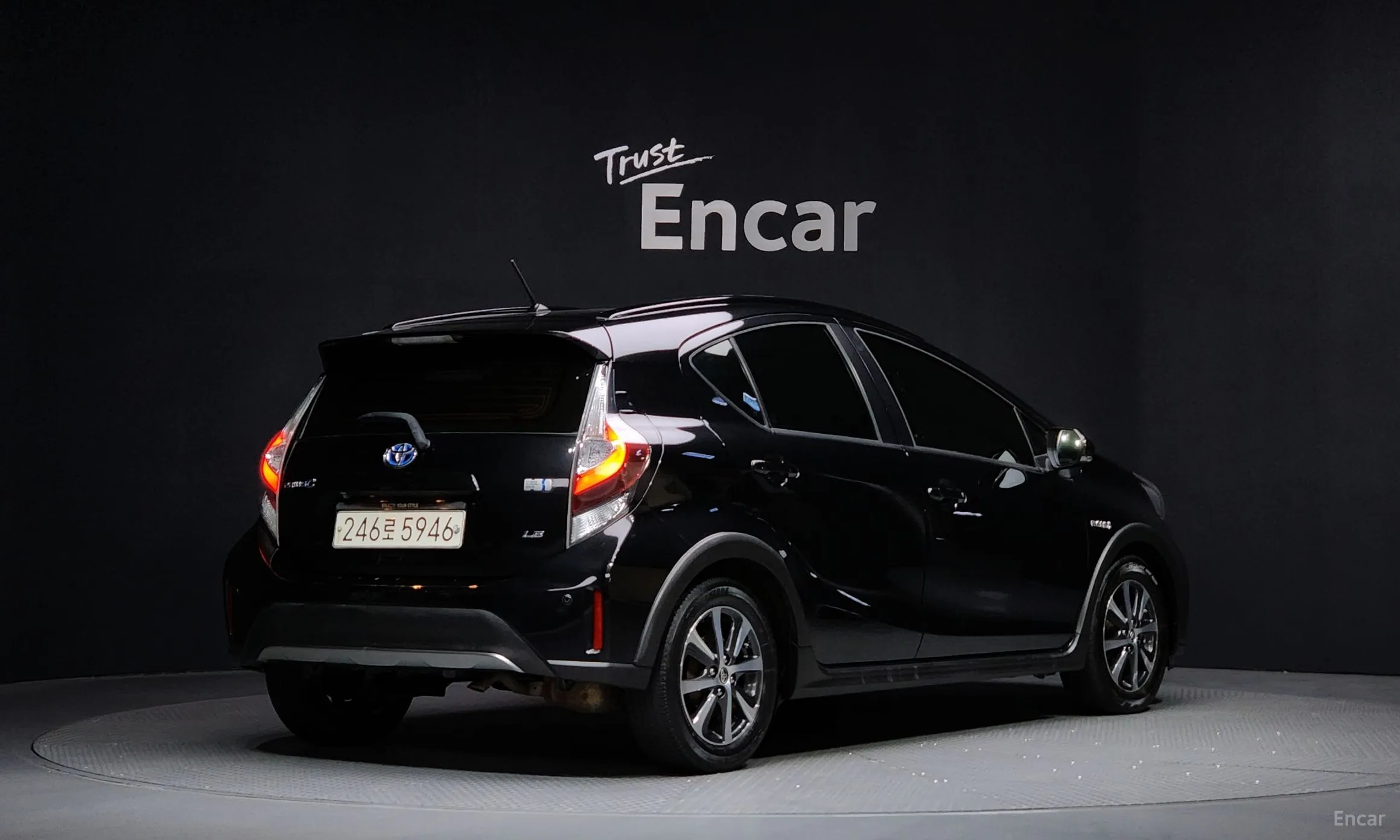 Toyota Prius C превью 2