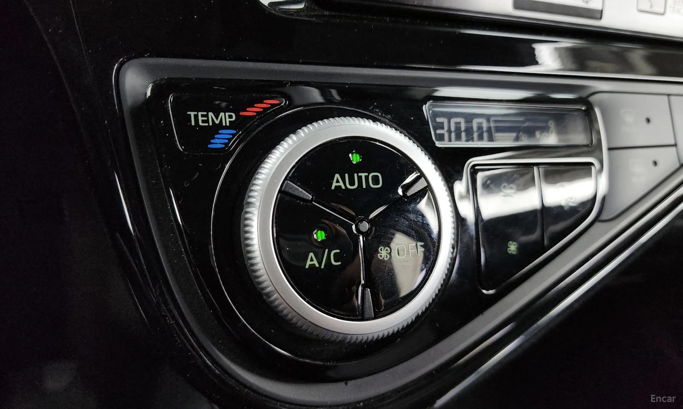 Toyota Prius C превью 16