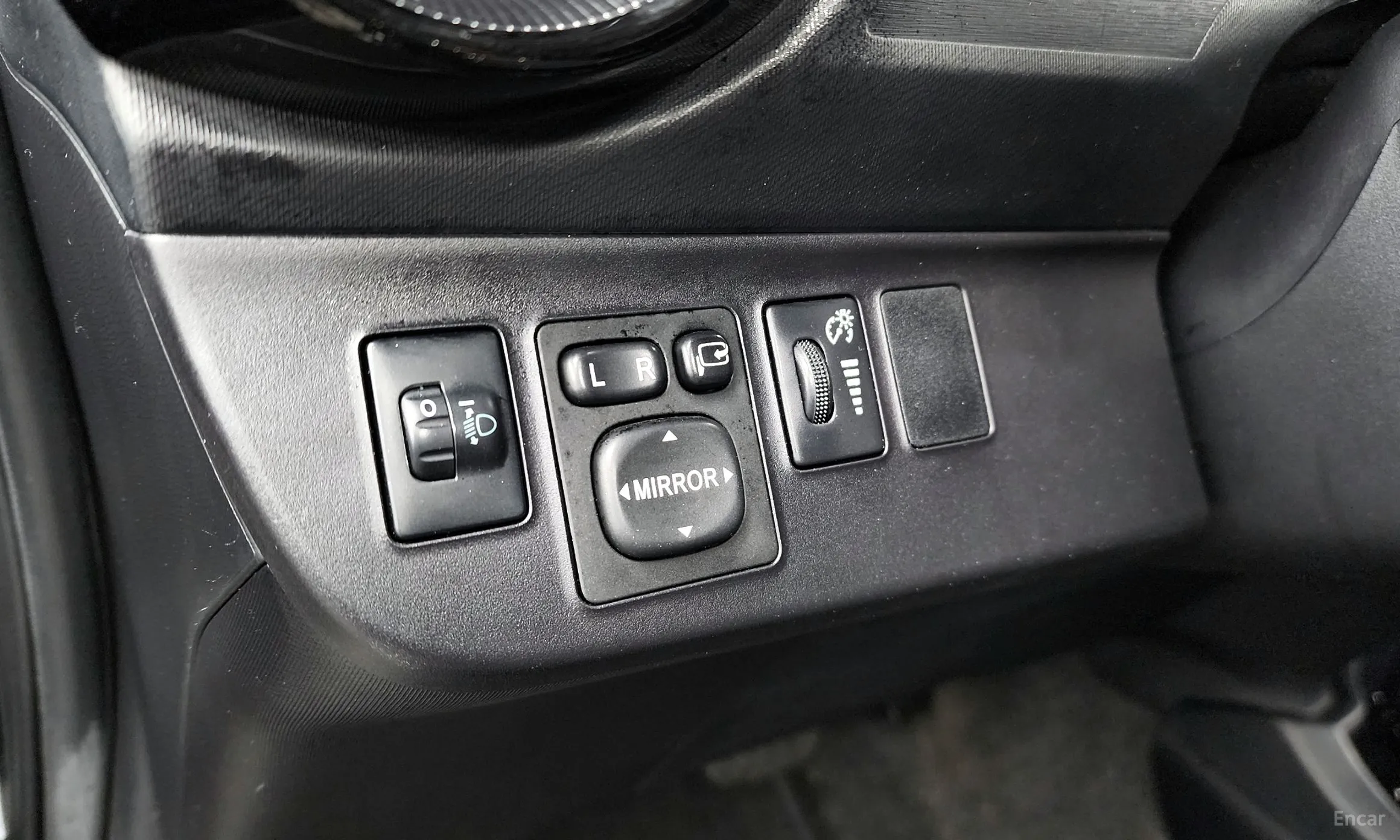 Toyota Prius C превью 18