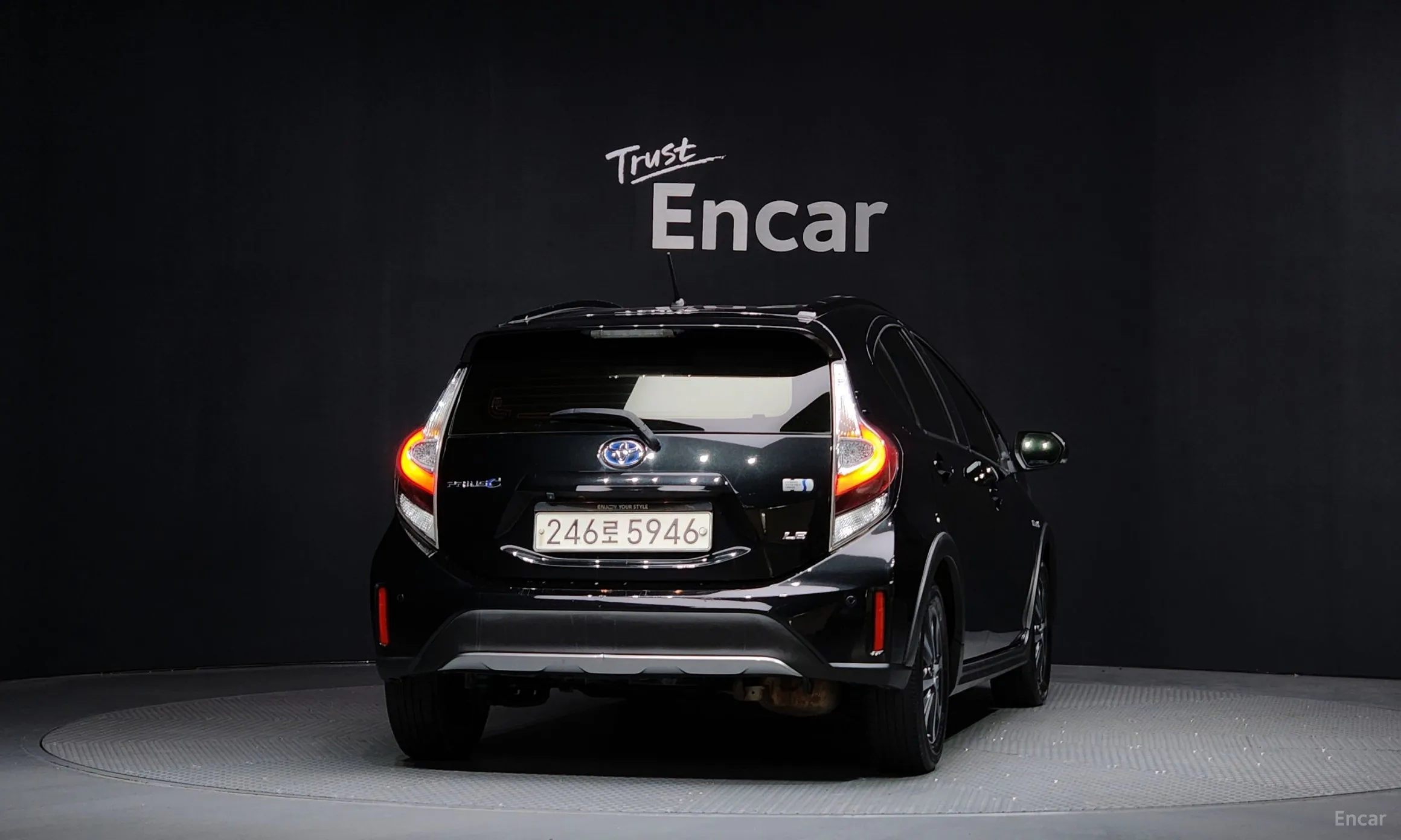 Toyota Prius C превью 4
