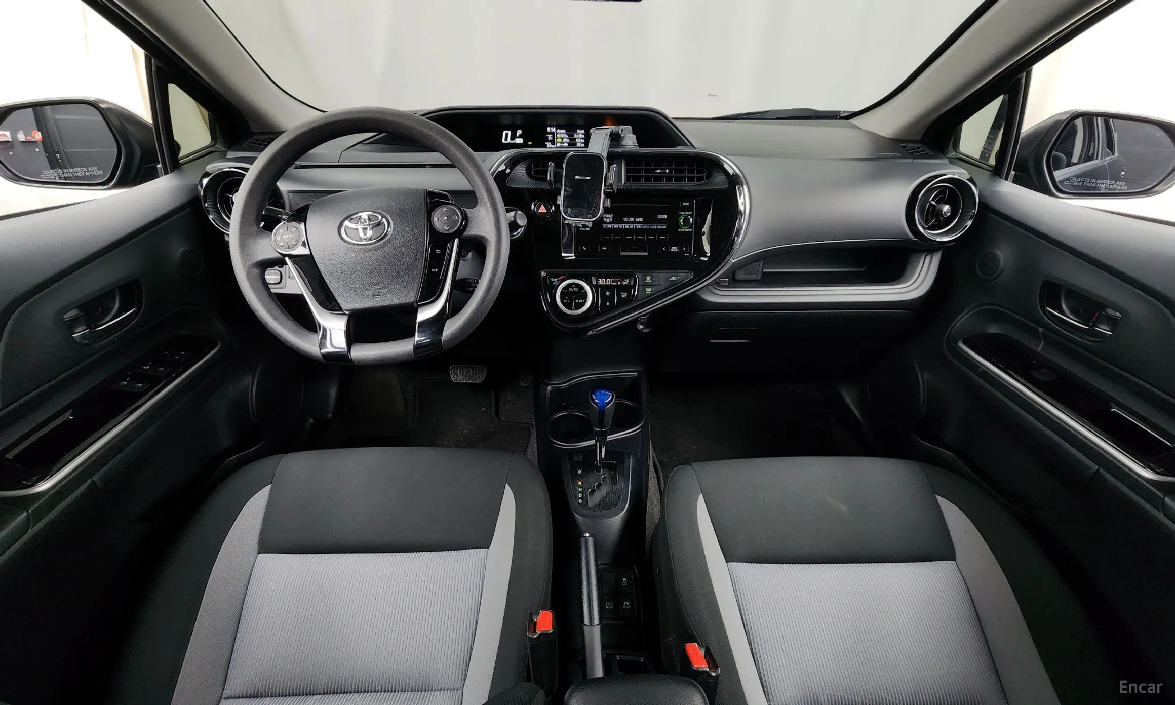 Toyota Prius C превью 7