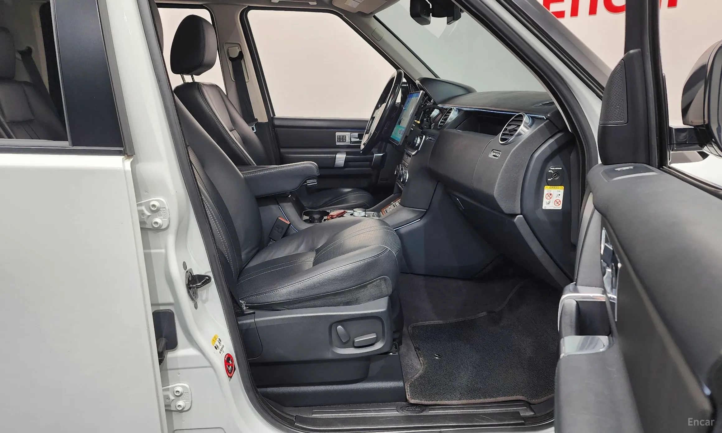 Land Rover Discovery 4 превью 11