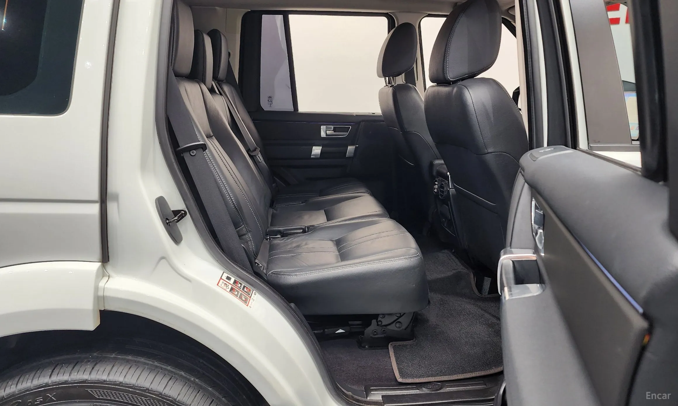 Land Rover Discovery 4 превью 12