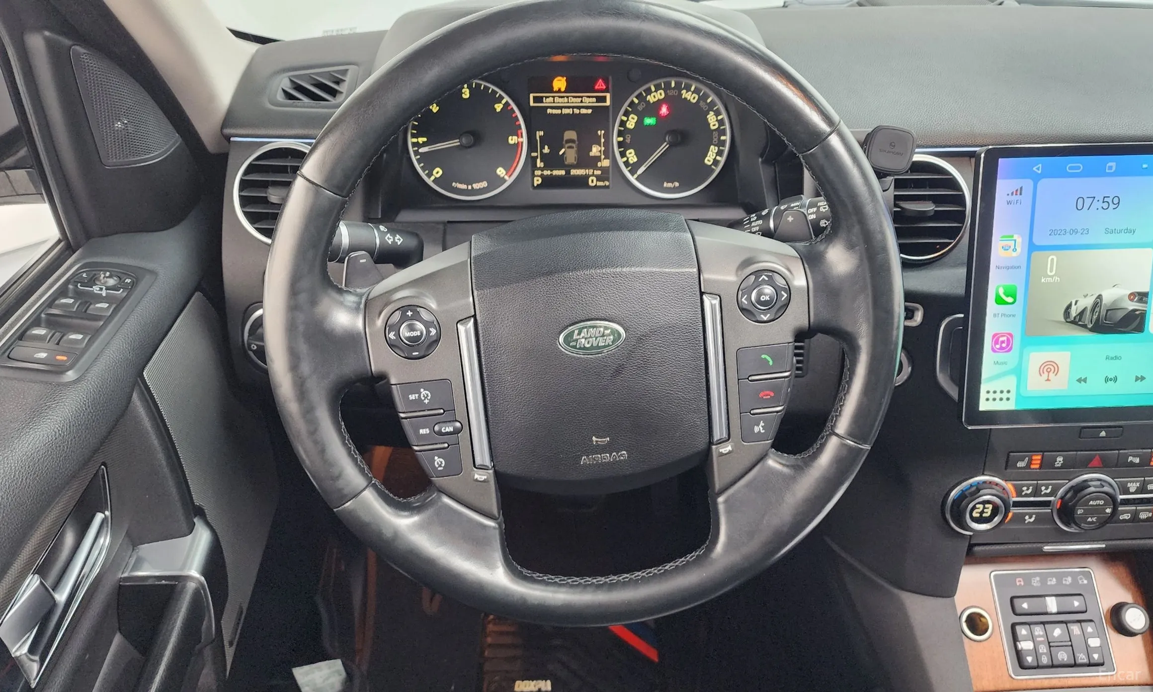 Land Rover Discovery 4 превью 13
