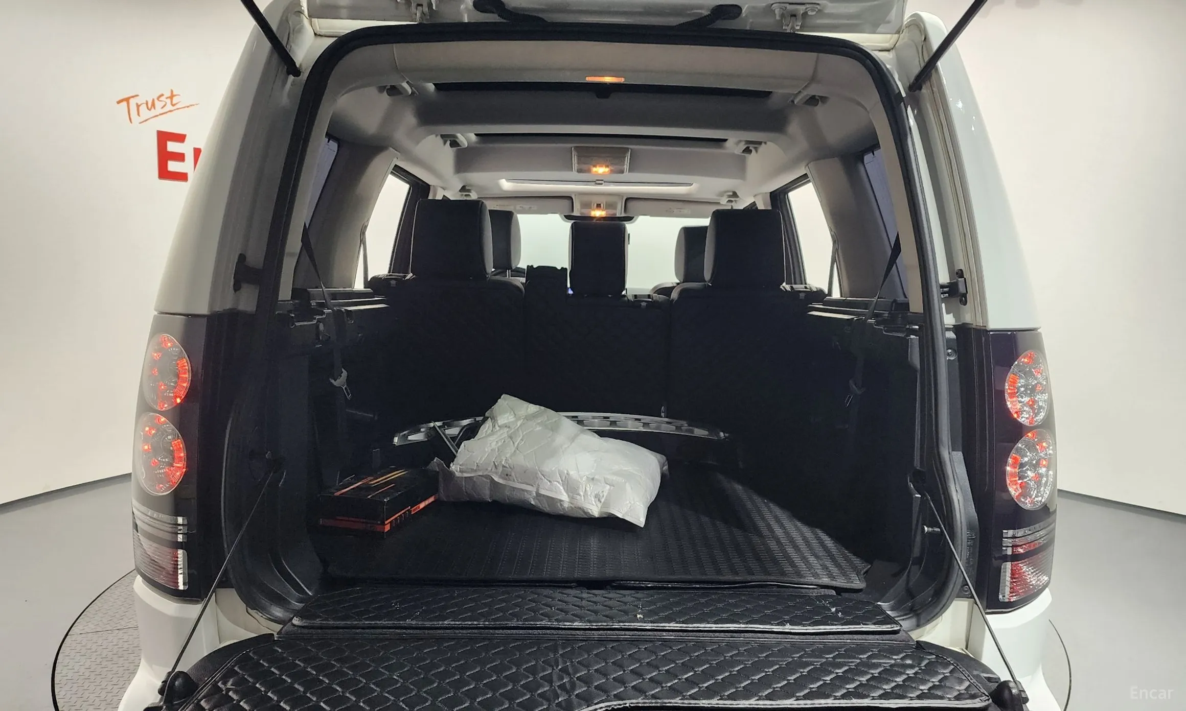 Land Rover Discovery 4 превью 20