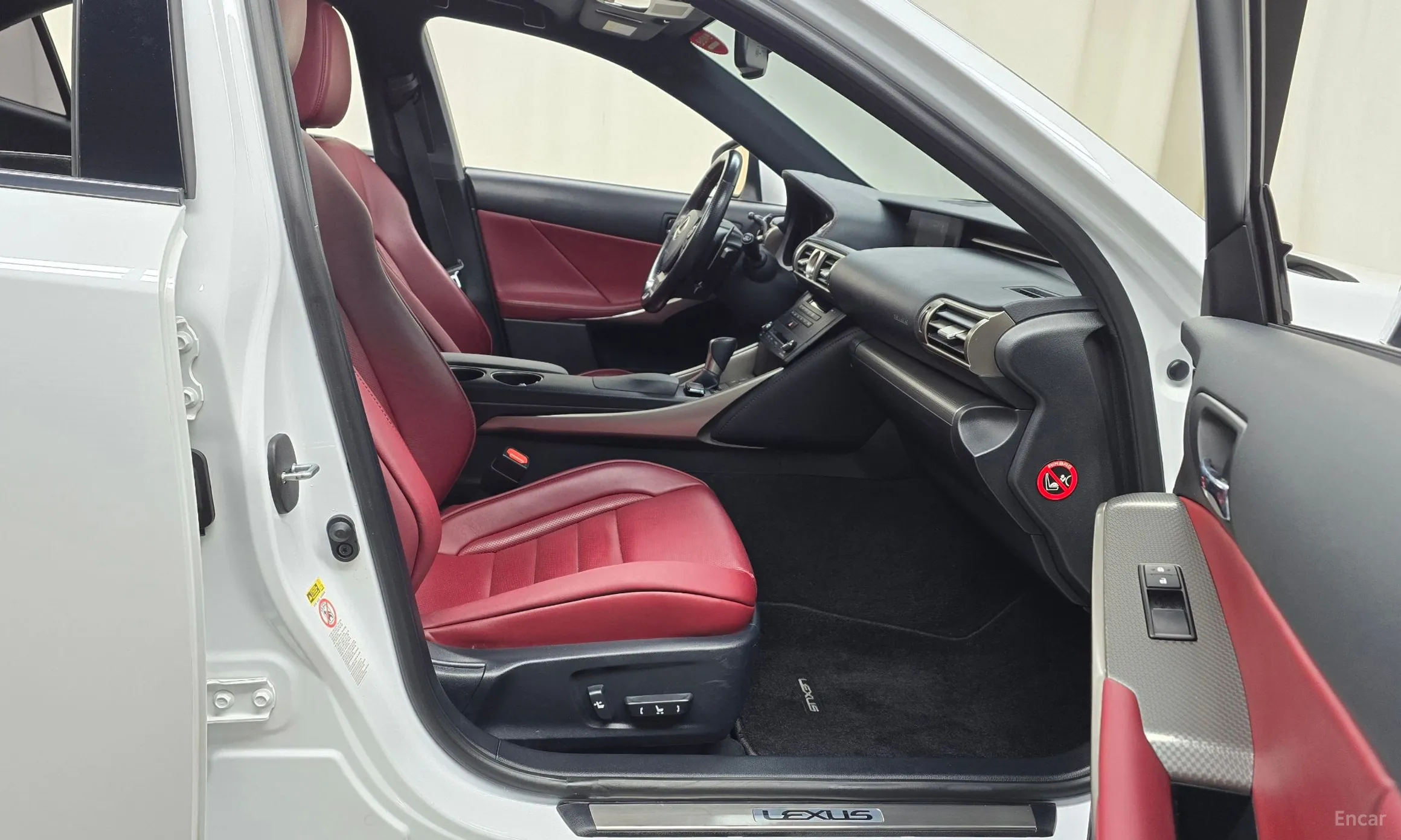 Lexus New IS200t превью 11