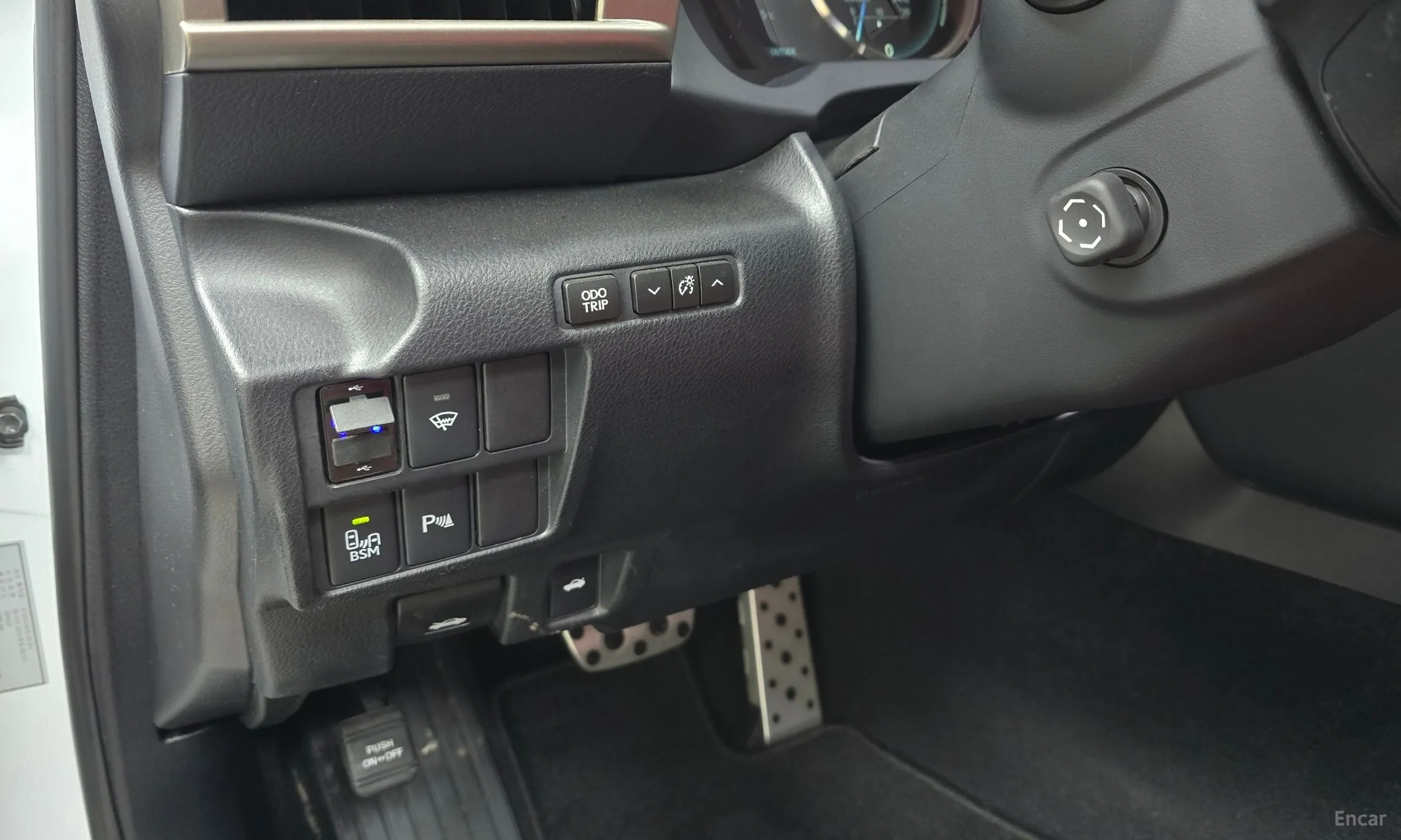 Lexus New IS200t превью 16