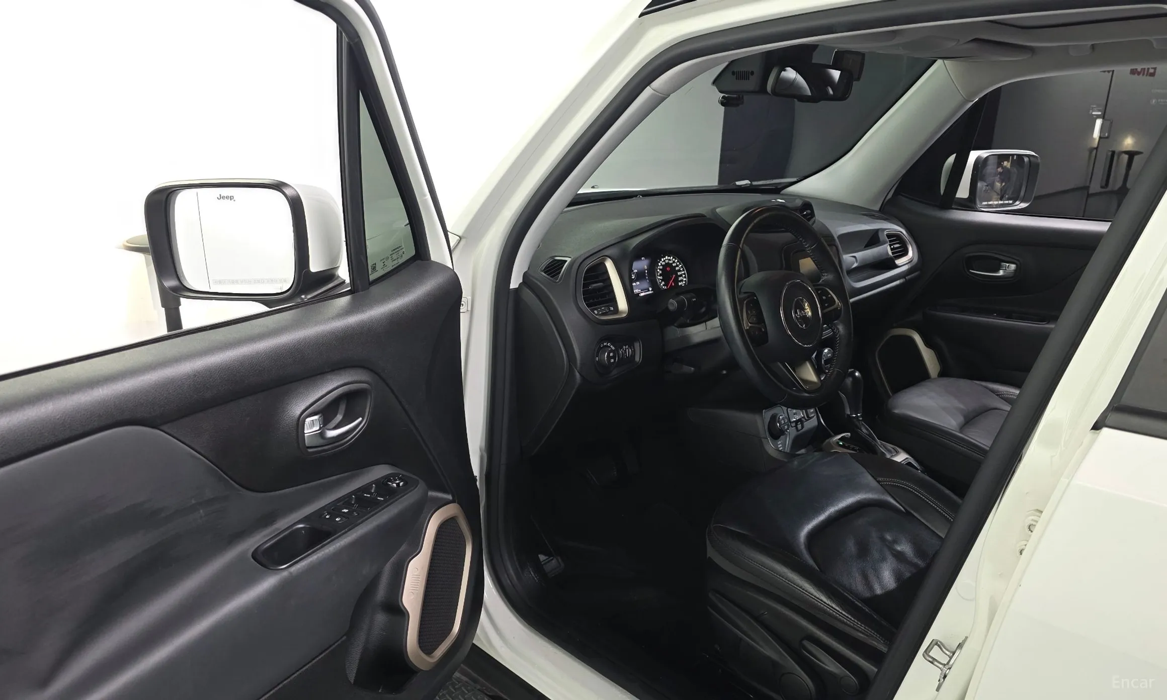 Jeep Renegade превью 10