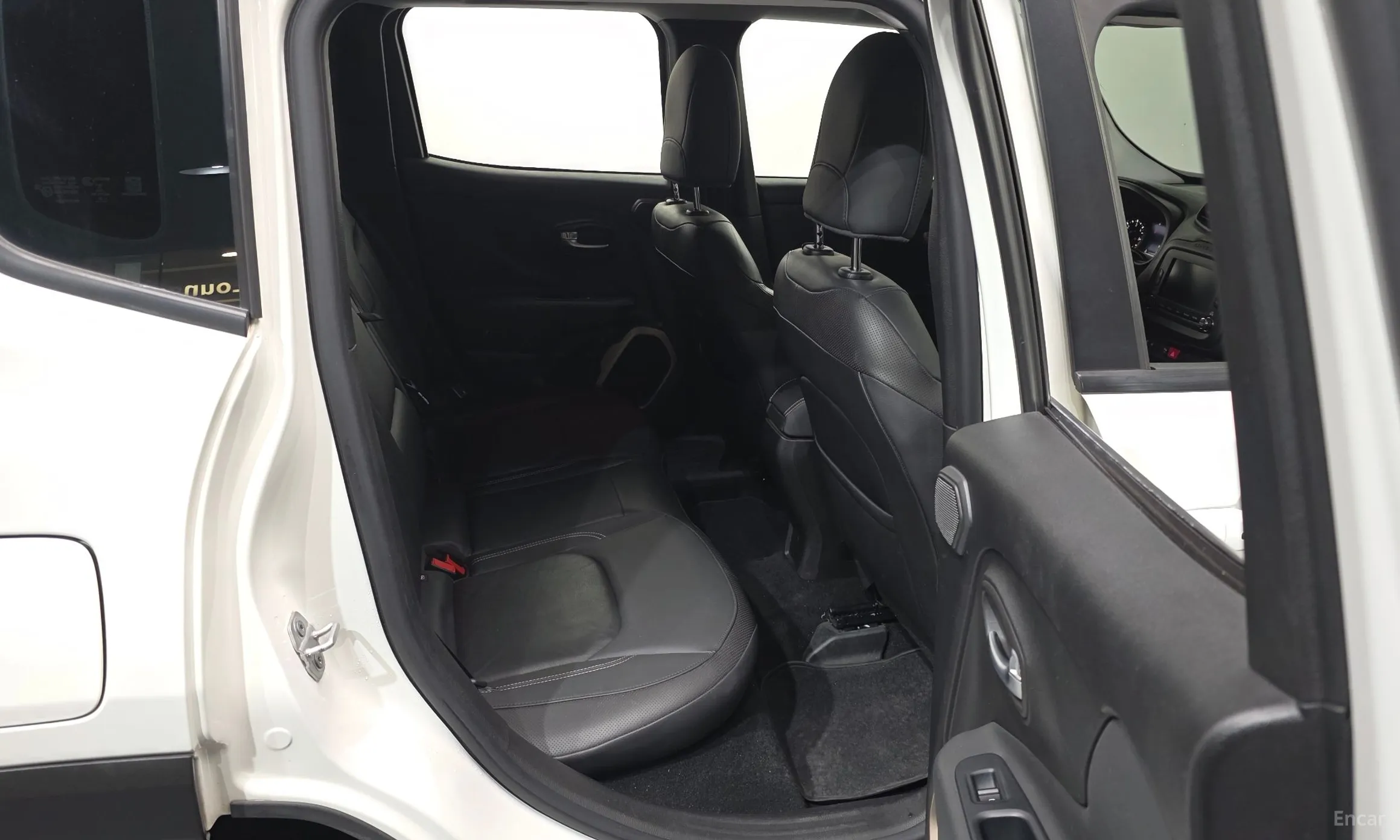 Jeep Renegade превью 12