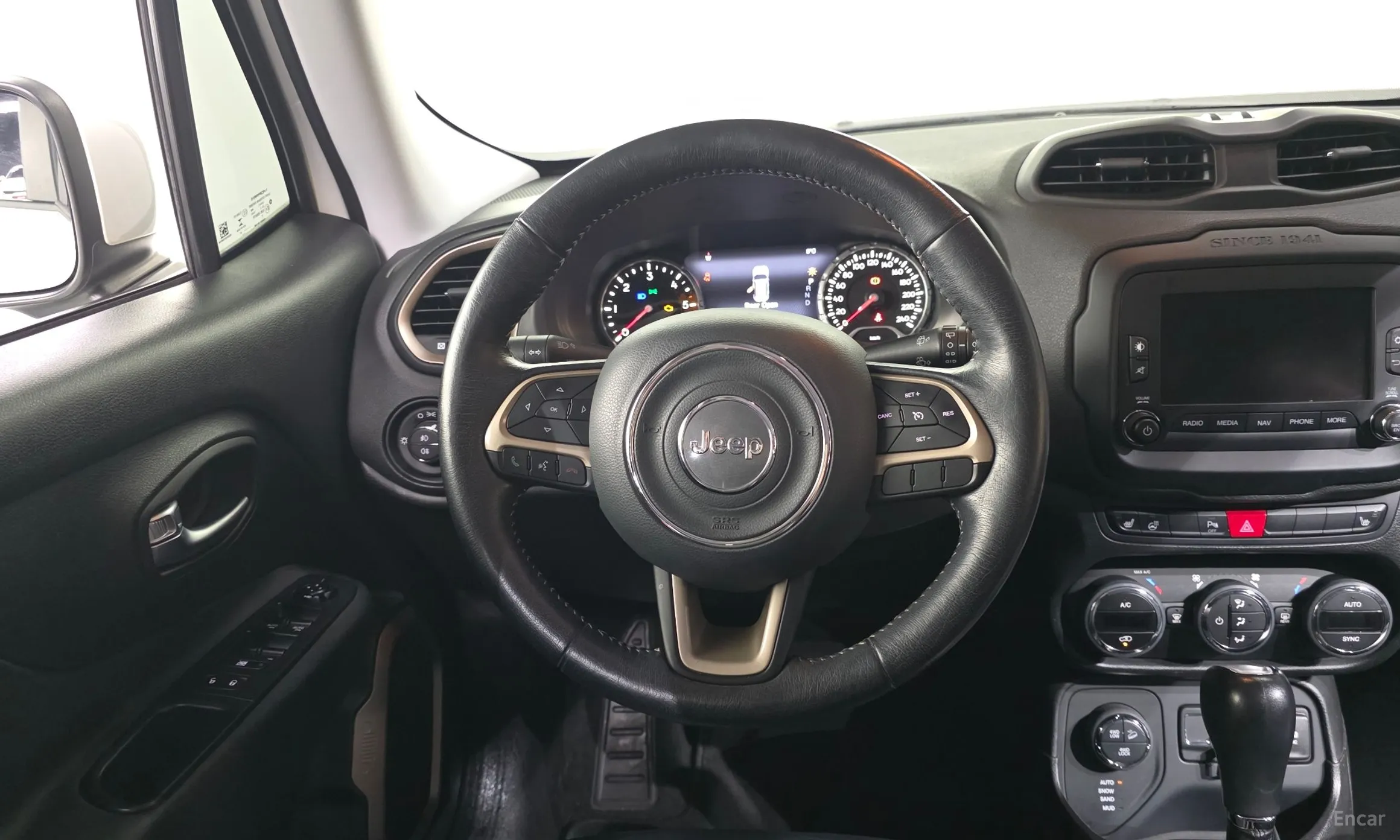 Jeep Renegade превью 13
