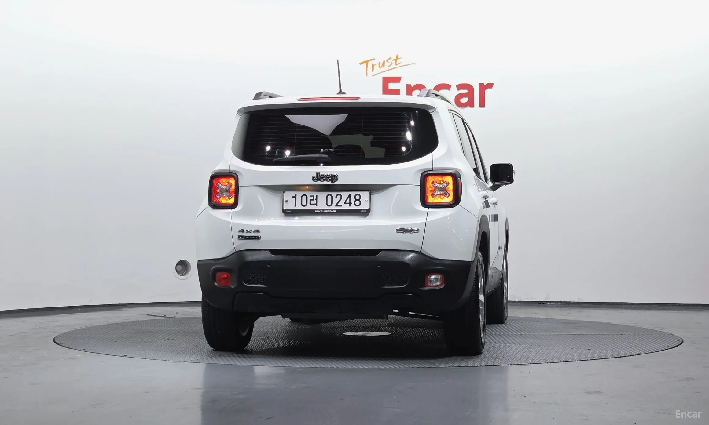 Jeep Renegade превью 4