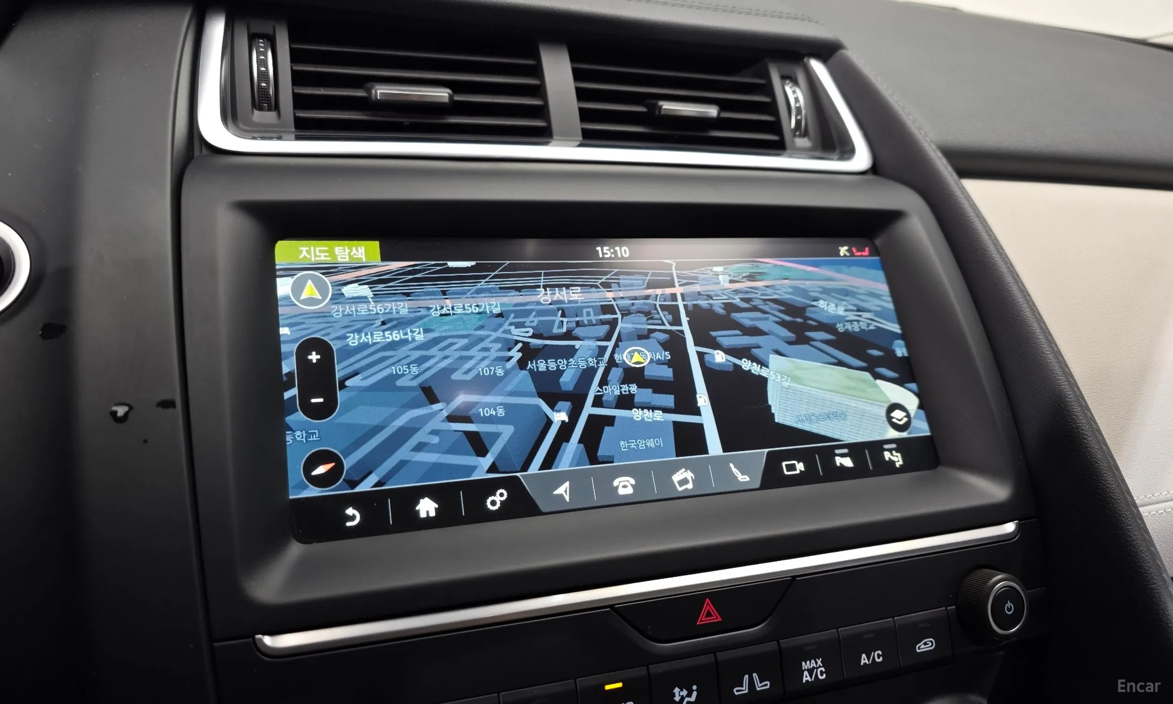 Jaguar E-PACE превью 14