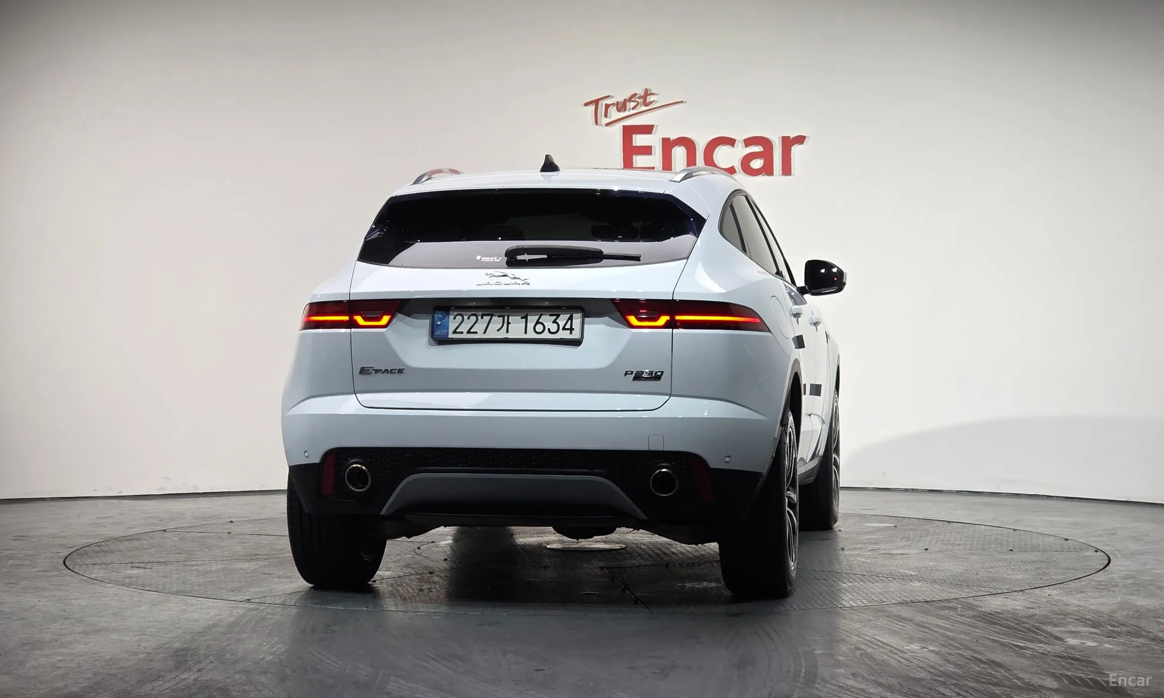 Jaguar E-PACE превью 4