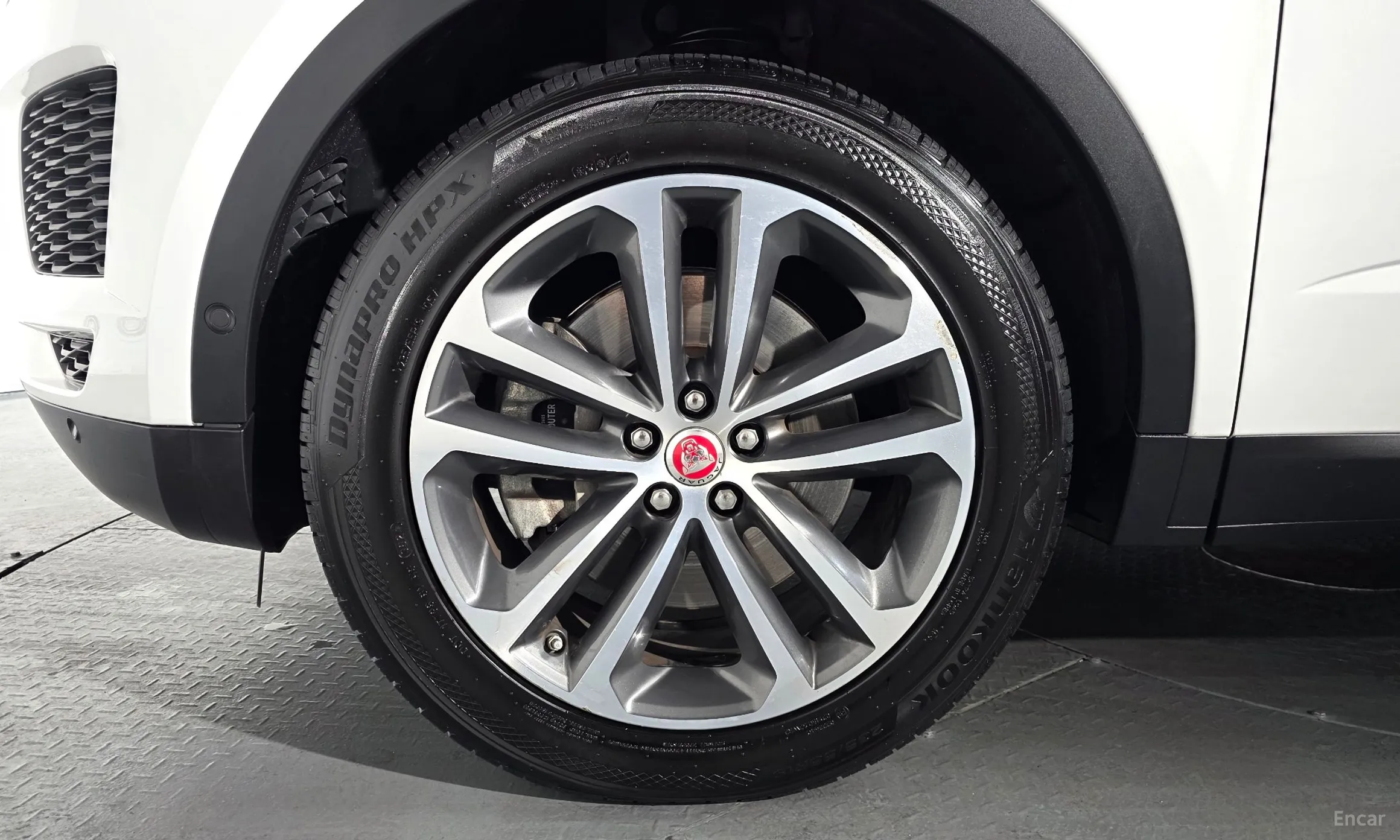 Jaguar E-PACE превью 5