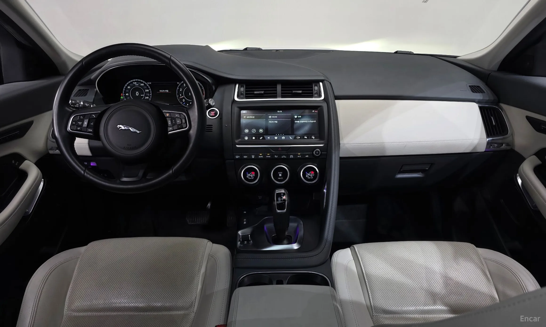 Jaguar E-PACE превью 7