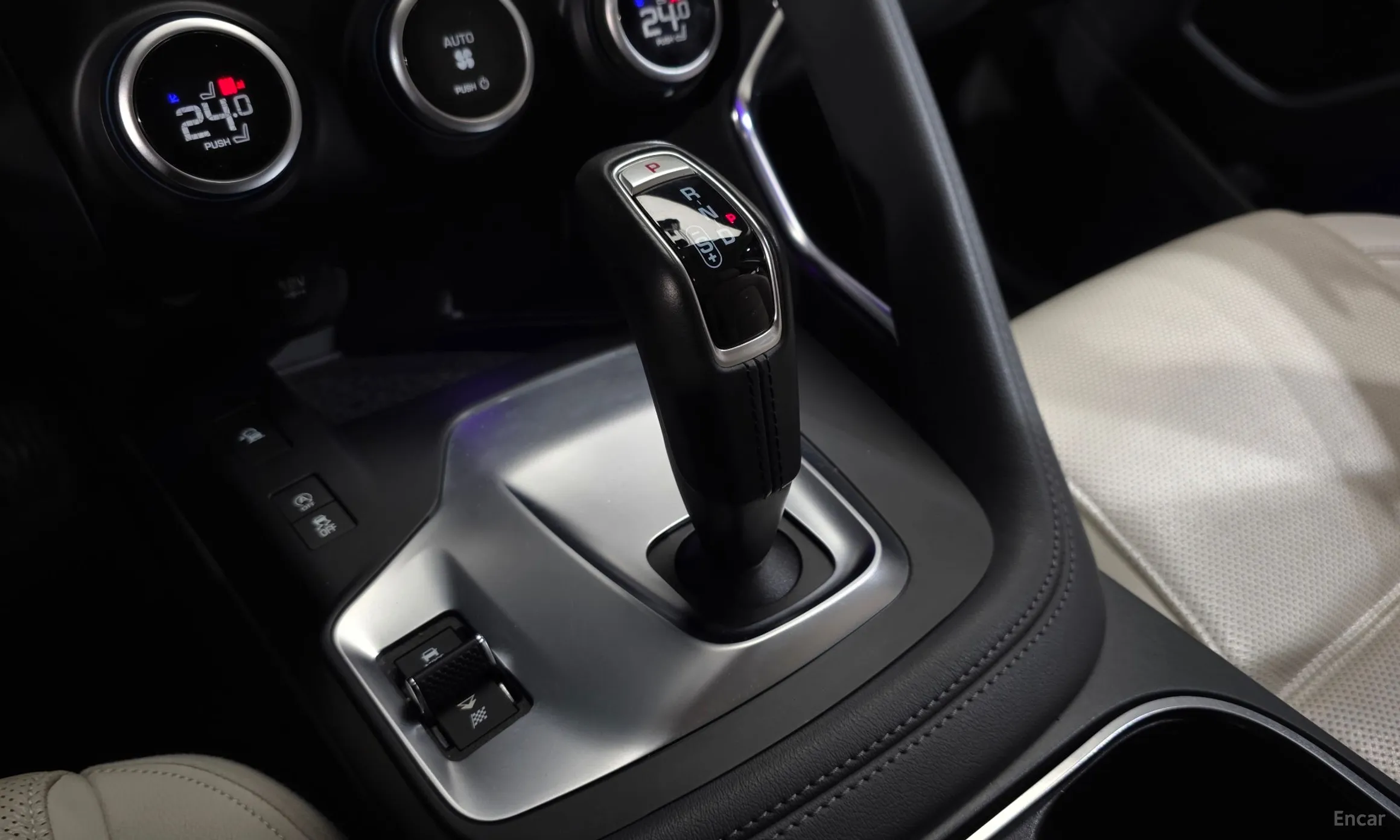 Jaguar E-PACE превью 9