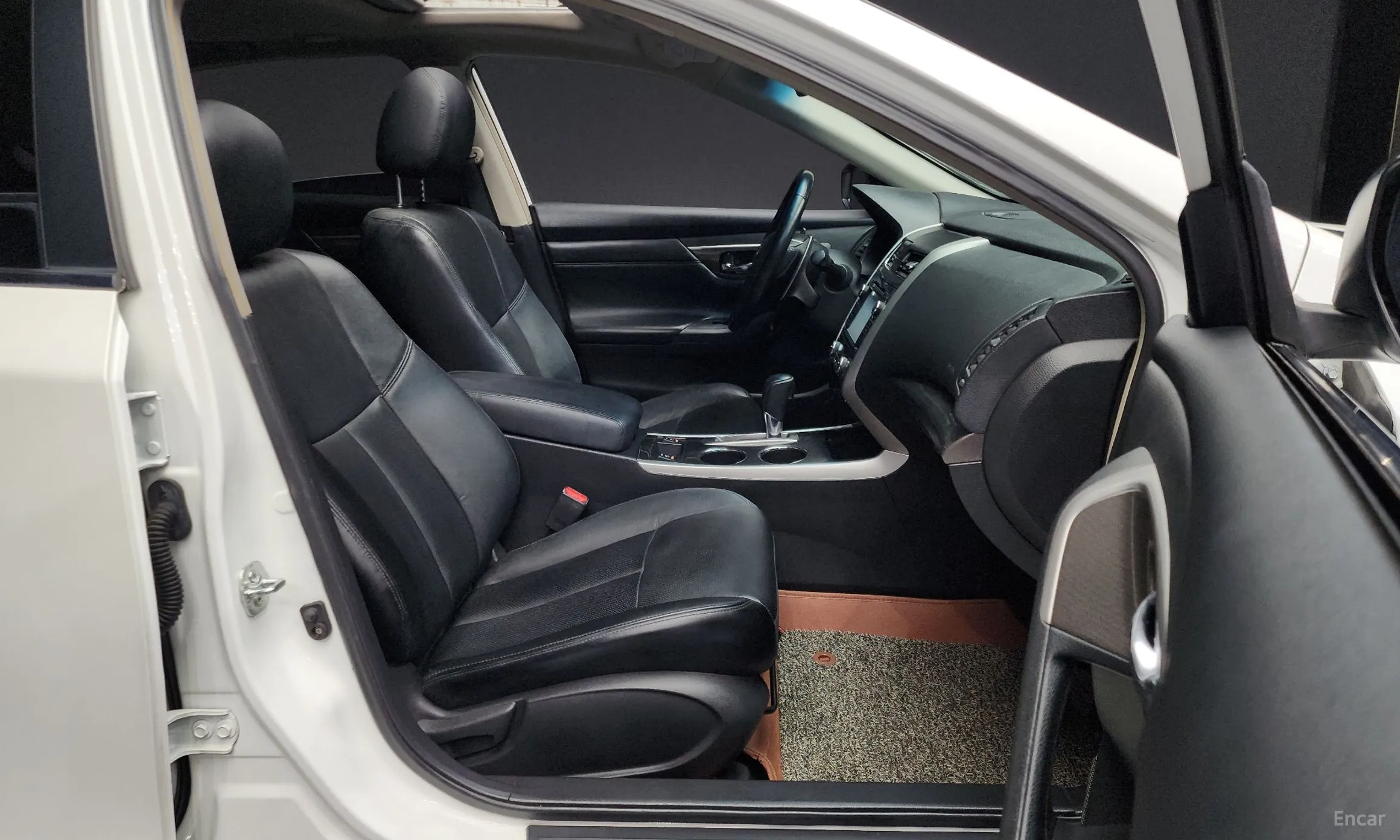 Nissan Altima превью 11