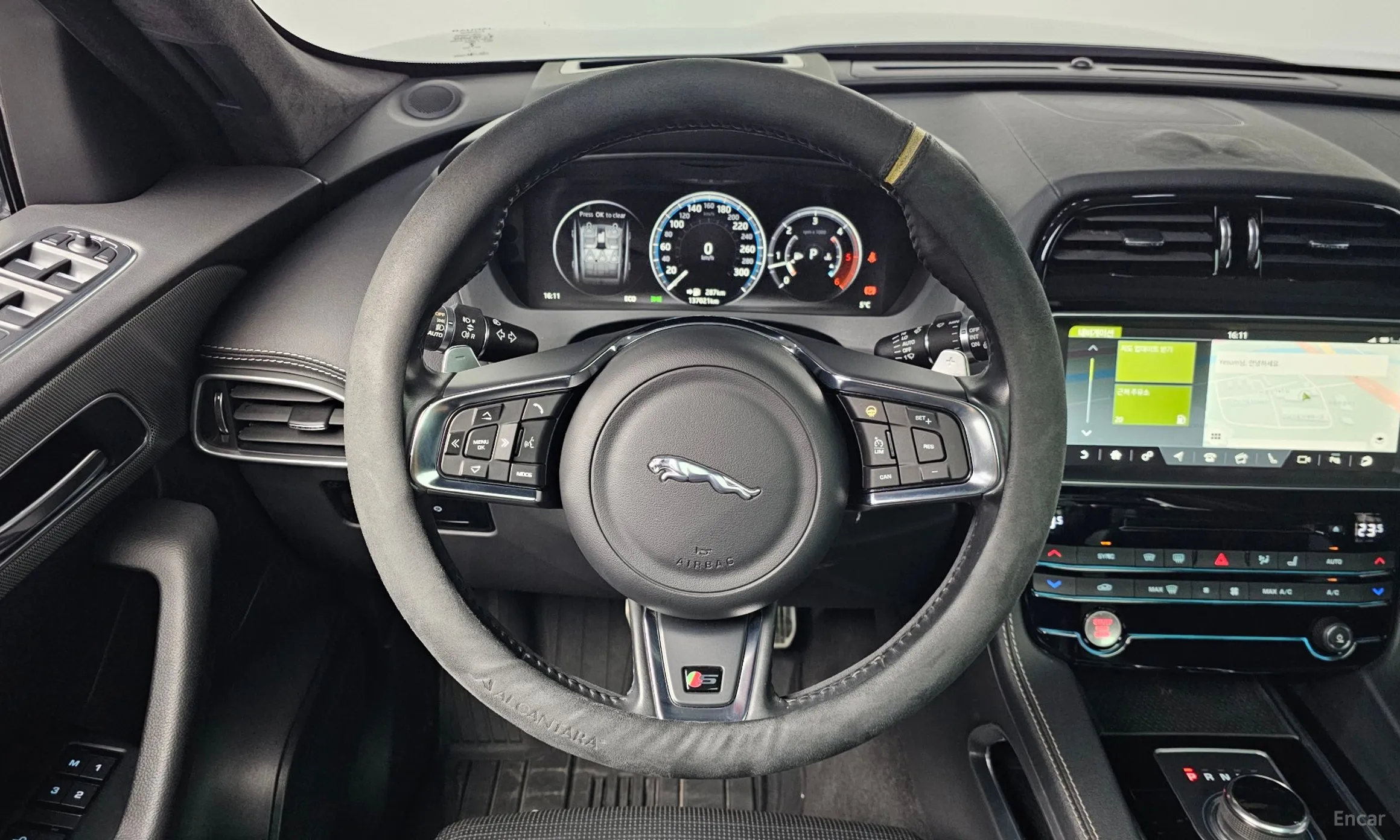 Jaguar F-PACE превью 13