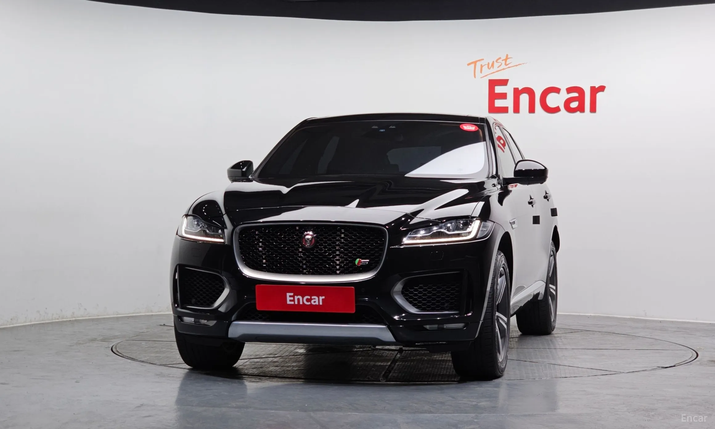 Jaguar F-PACE превью 3