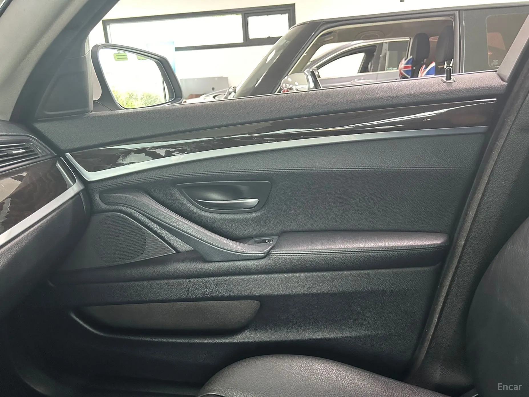 BMW 5 Series (F10) превью 10