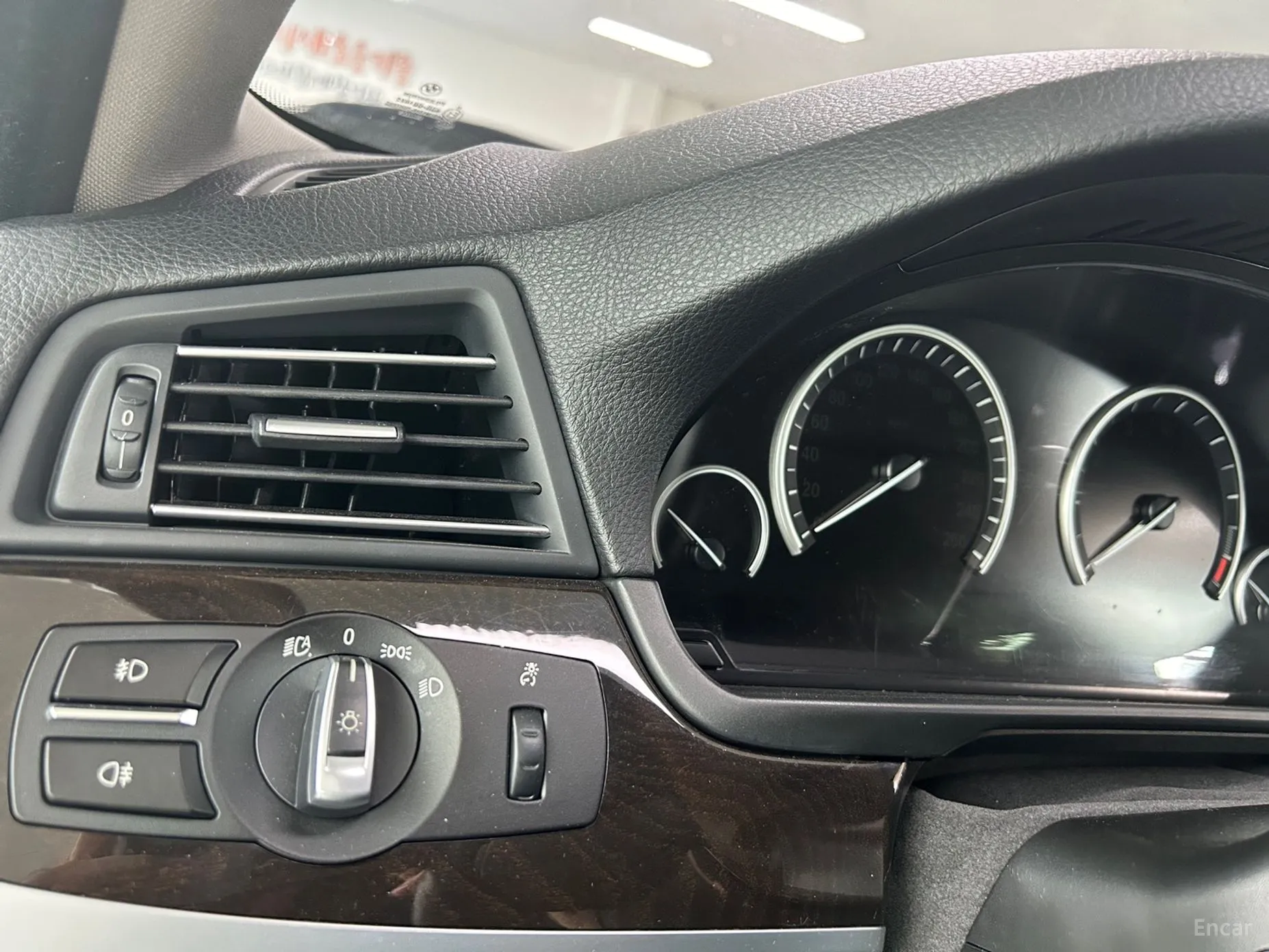 BMW 5 Series (F10) превью 11
