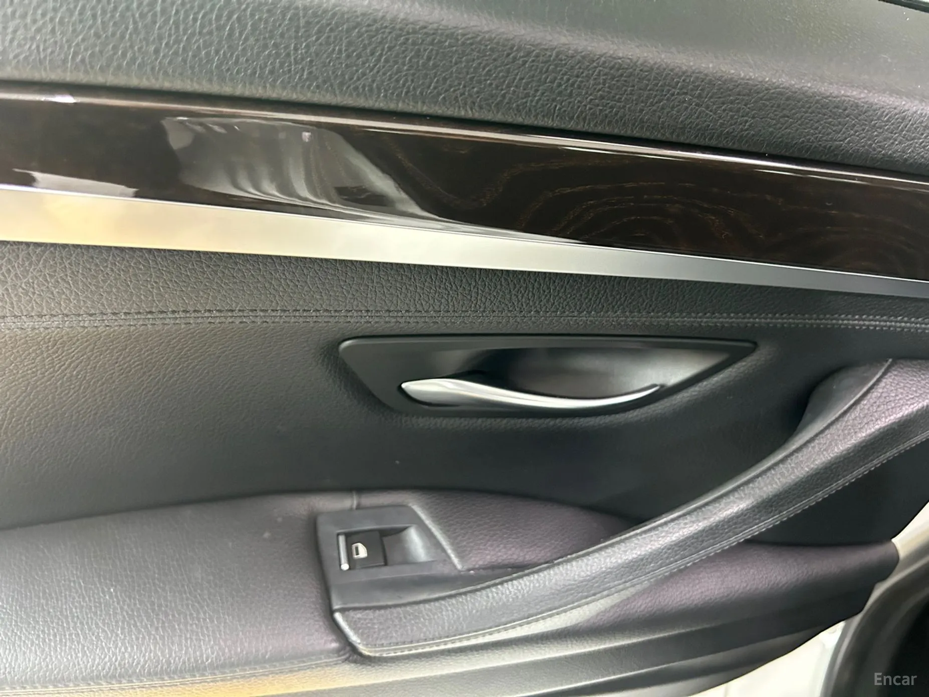 BMW 5 Series (F10) превью 15