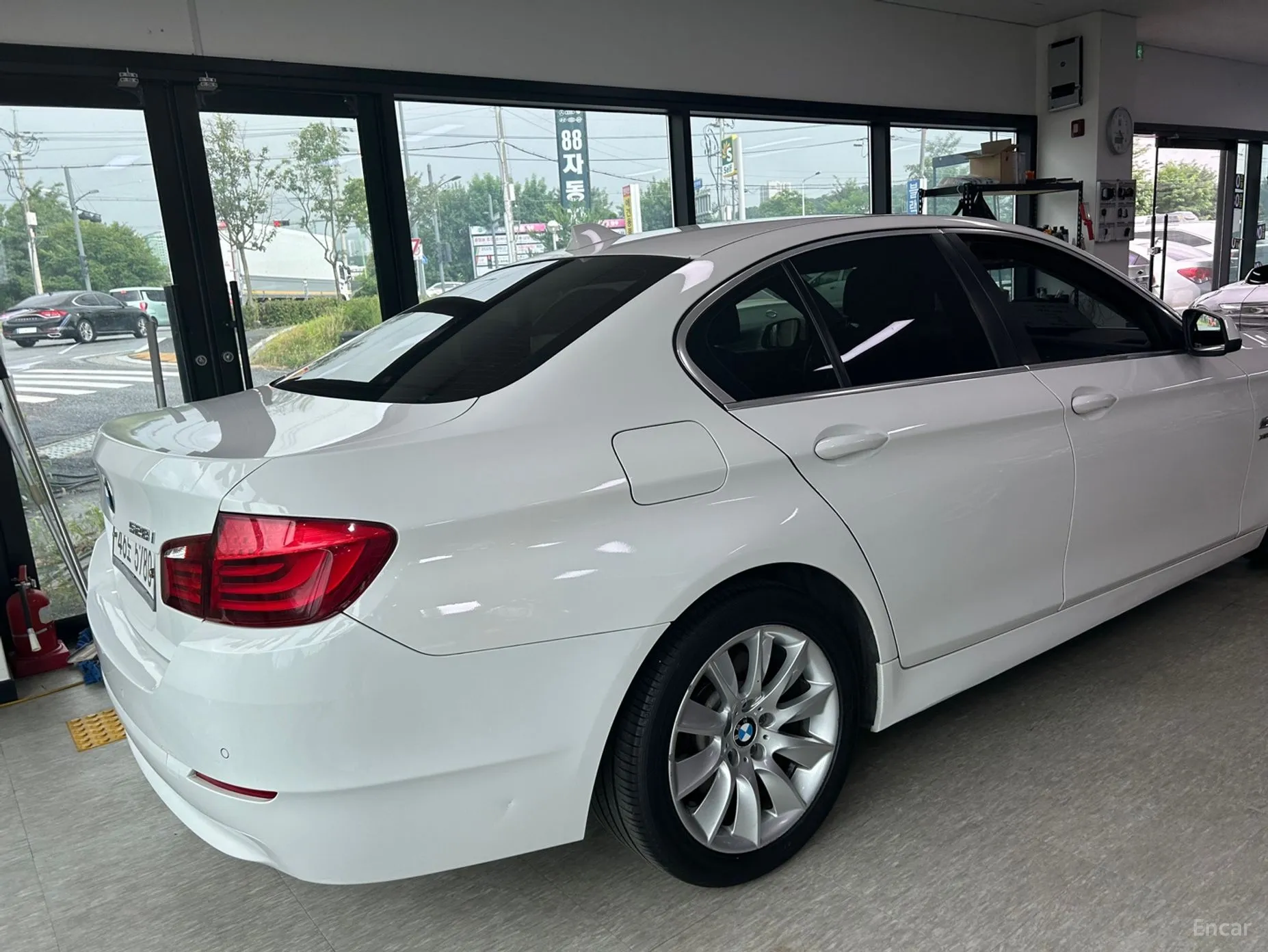 BMW 5 Series (F10) превью 4
