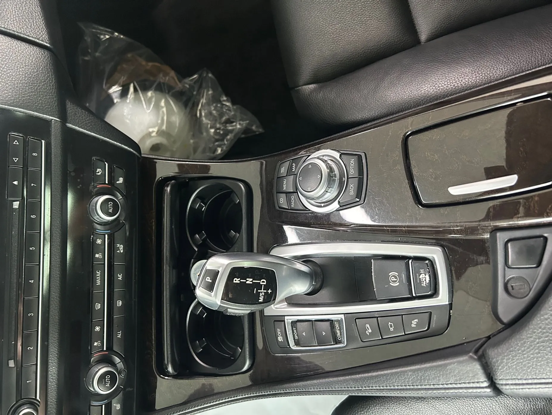 BMW 5 Series (F10) превью 9