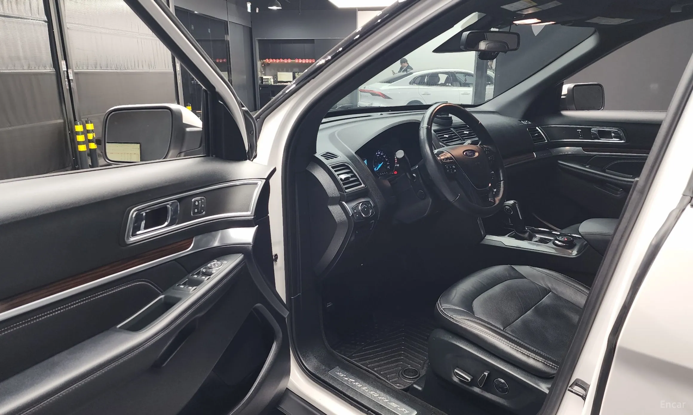Ford Explorer превью 10