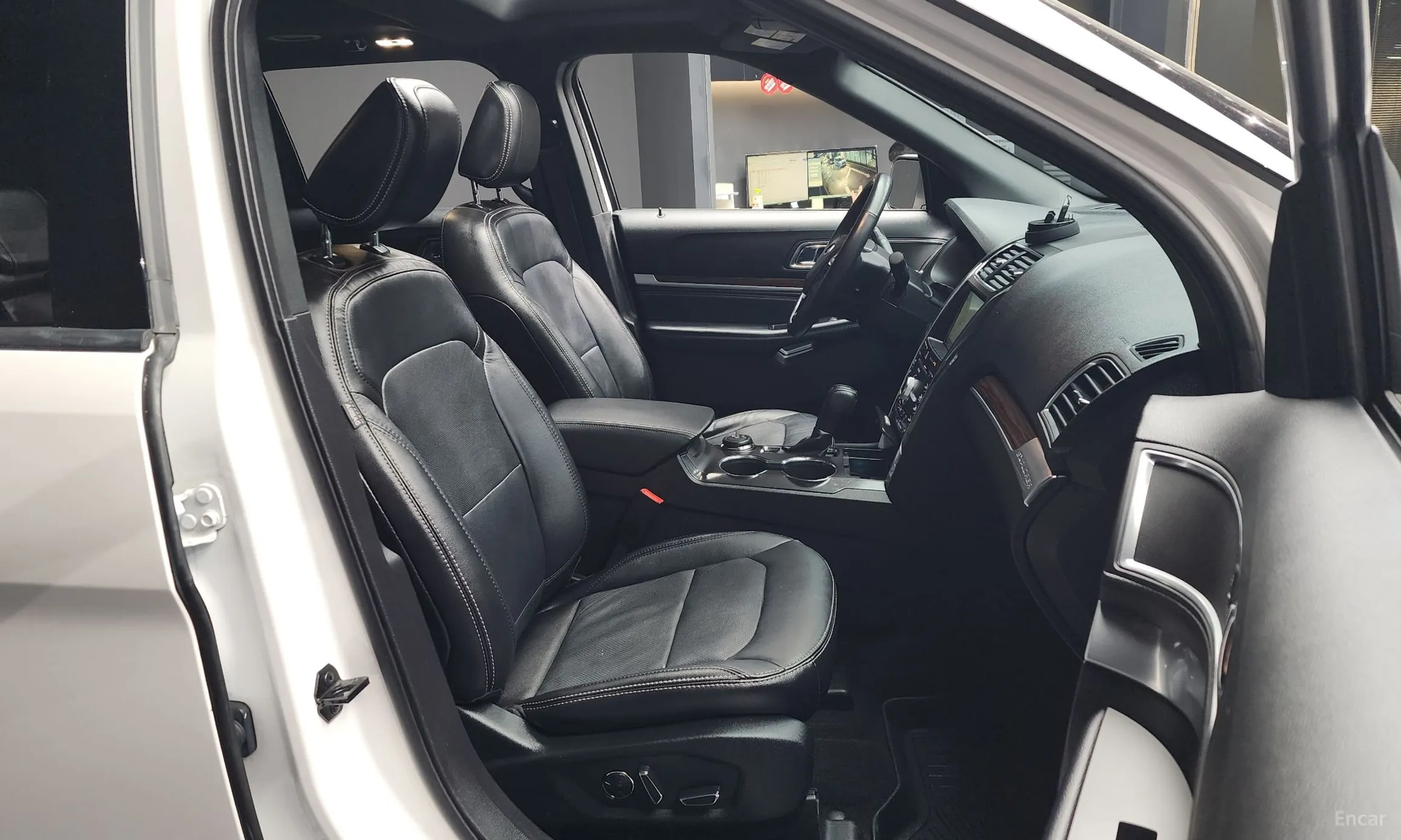 Ford Explorer превью 11