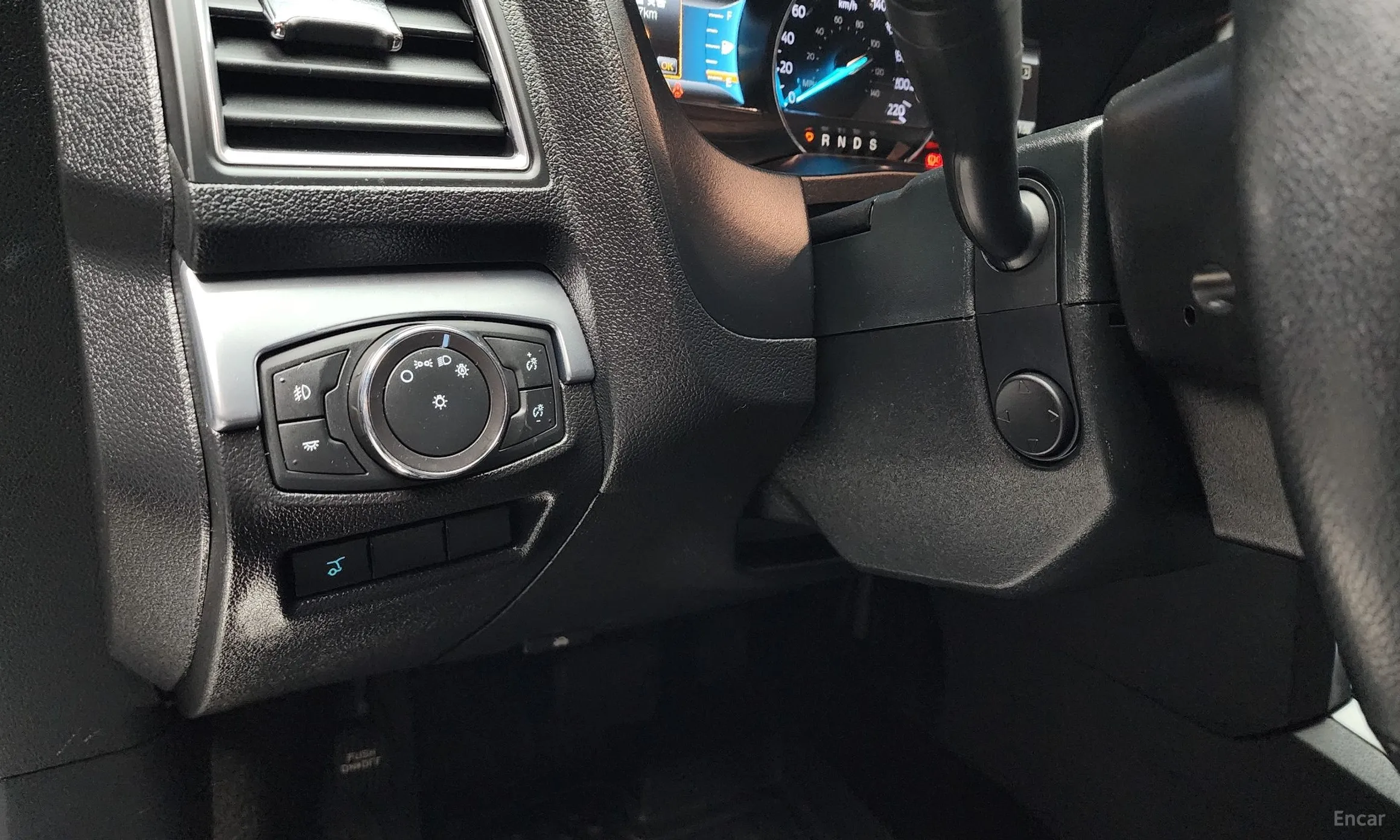 Ford Explorer превью 18