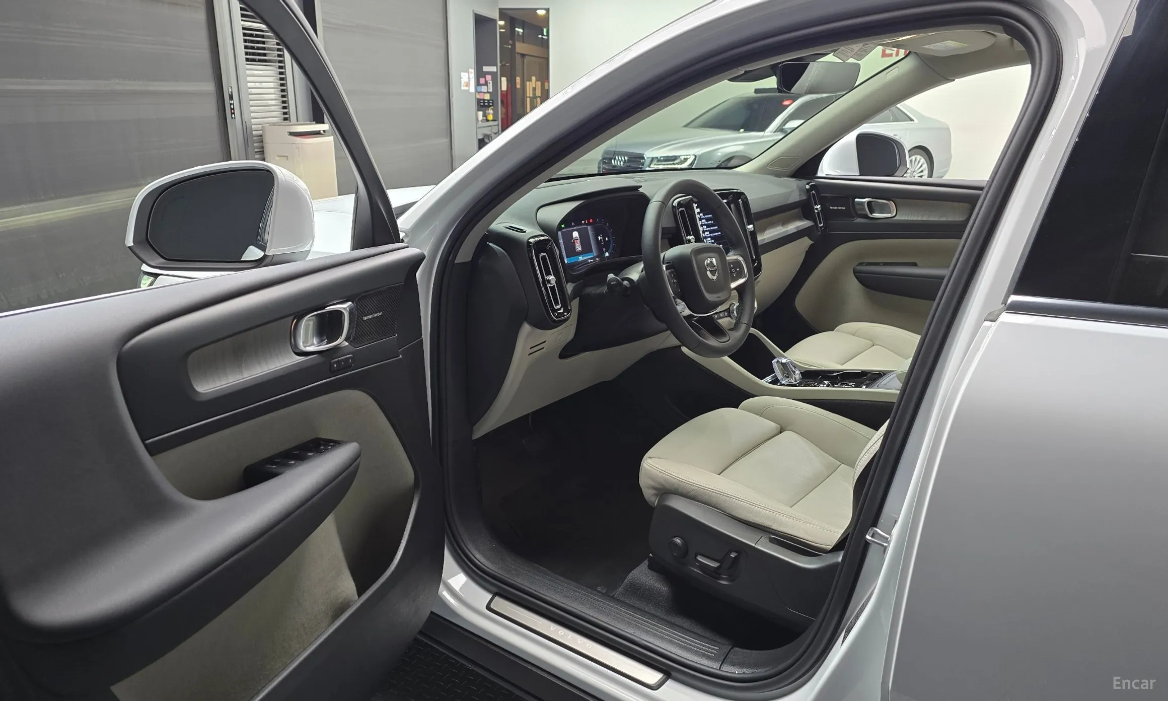 Volvo XC40 превью 10